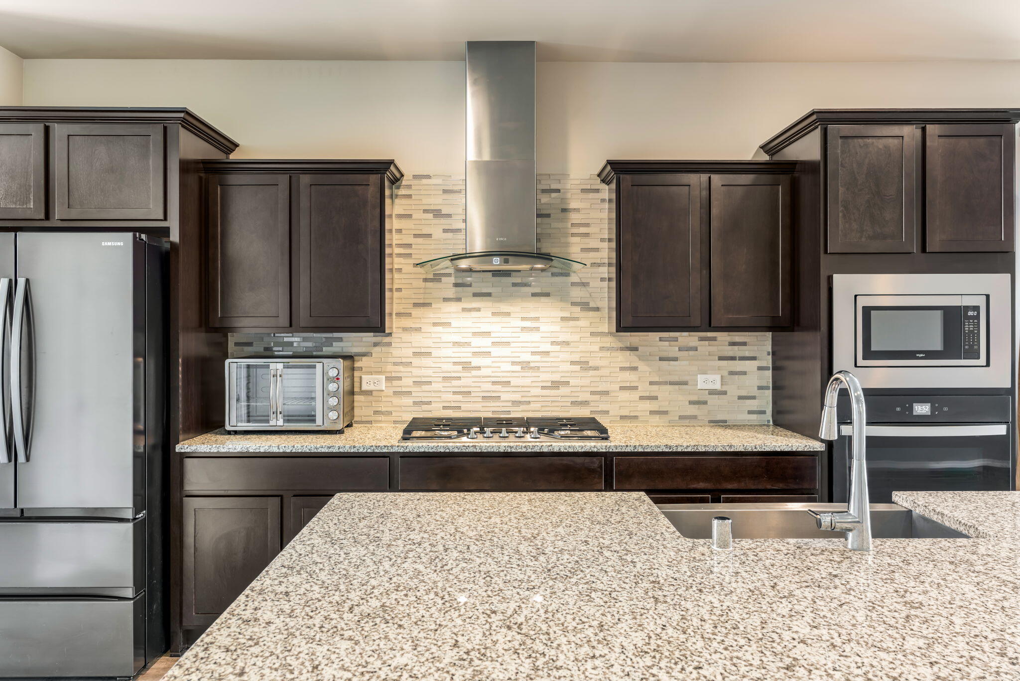 Photo 11 — 2443 Camrose Road NE