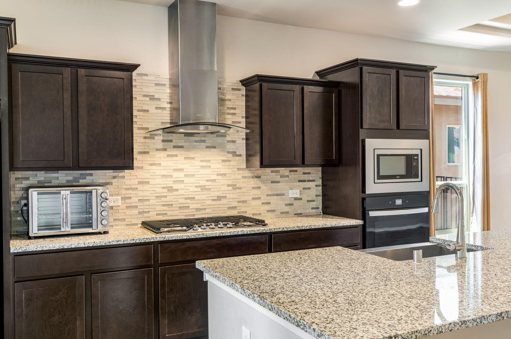 Photo 12 — 2443 Camrose Road NE