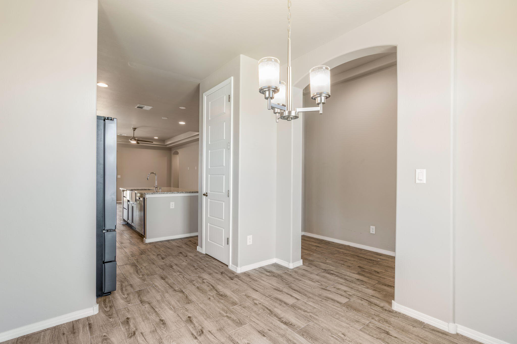 Photo 15 — 2443 Camrose Road NE