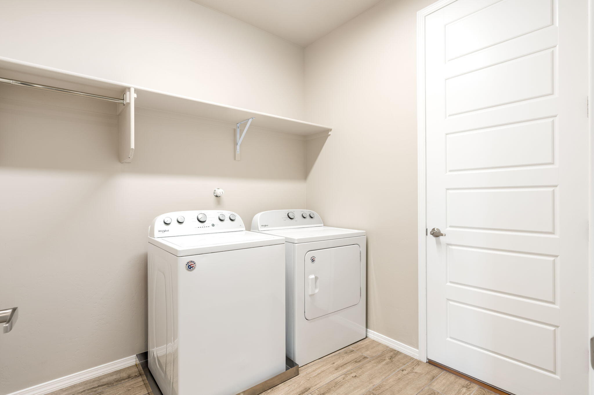 Photo 17 — 2443 Camrose Road NE