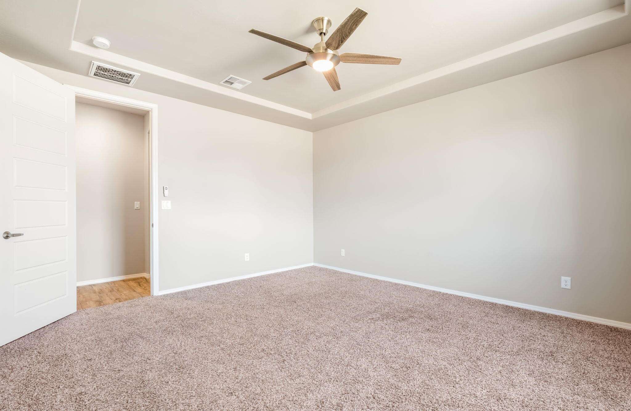 Photo 19 — 2443 Camrose Road NE