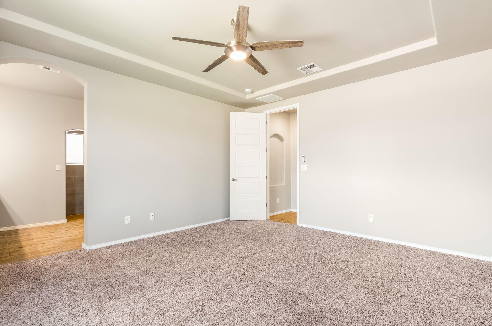 Photo 20 — 2443 Camrose Road NE