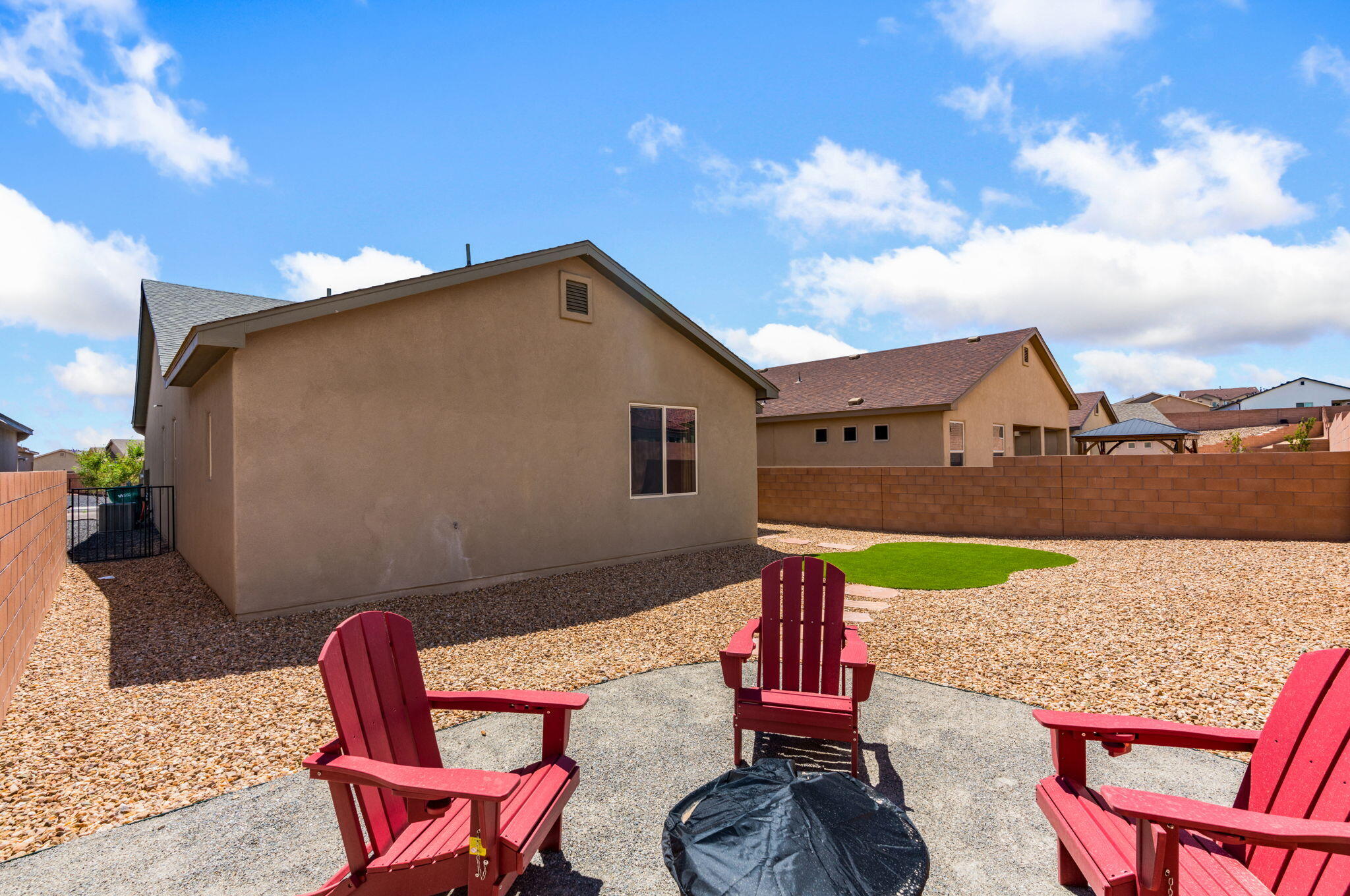 Photo 4 — 2443 Camrose Road NE
