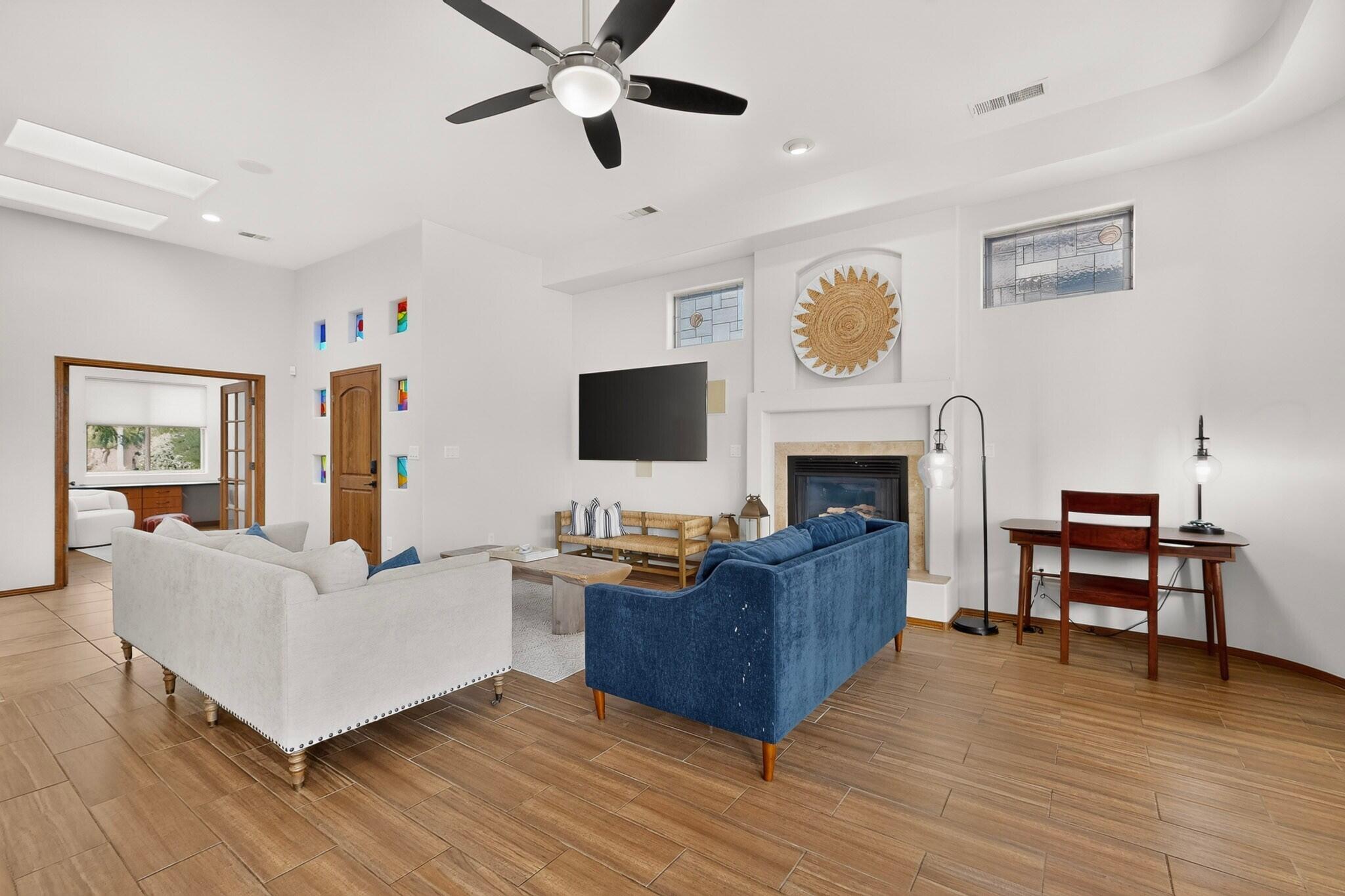 Photo 2 — 7312 Hawthorn Avenue NE