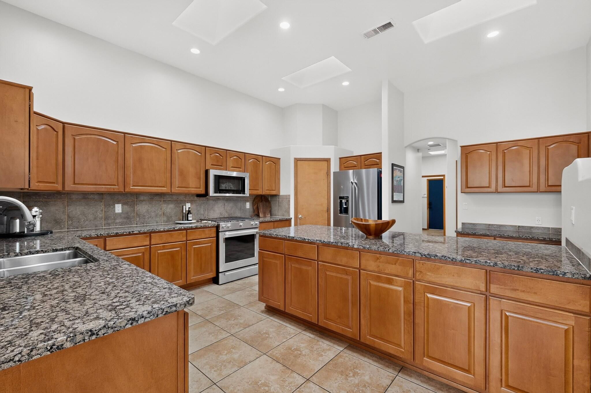 Photo 5 — 7312 Hawthorn Avenue NE