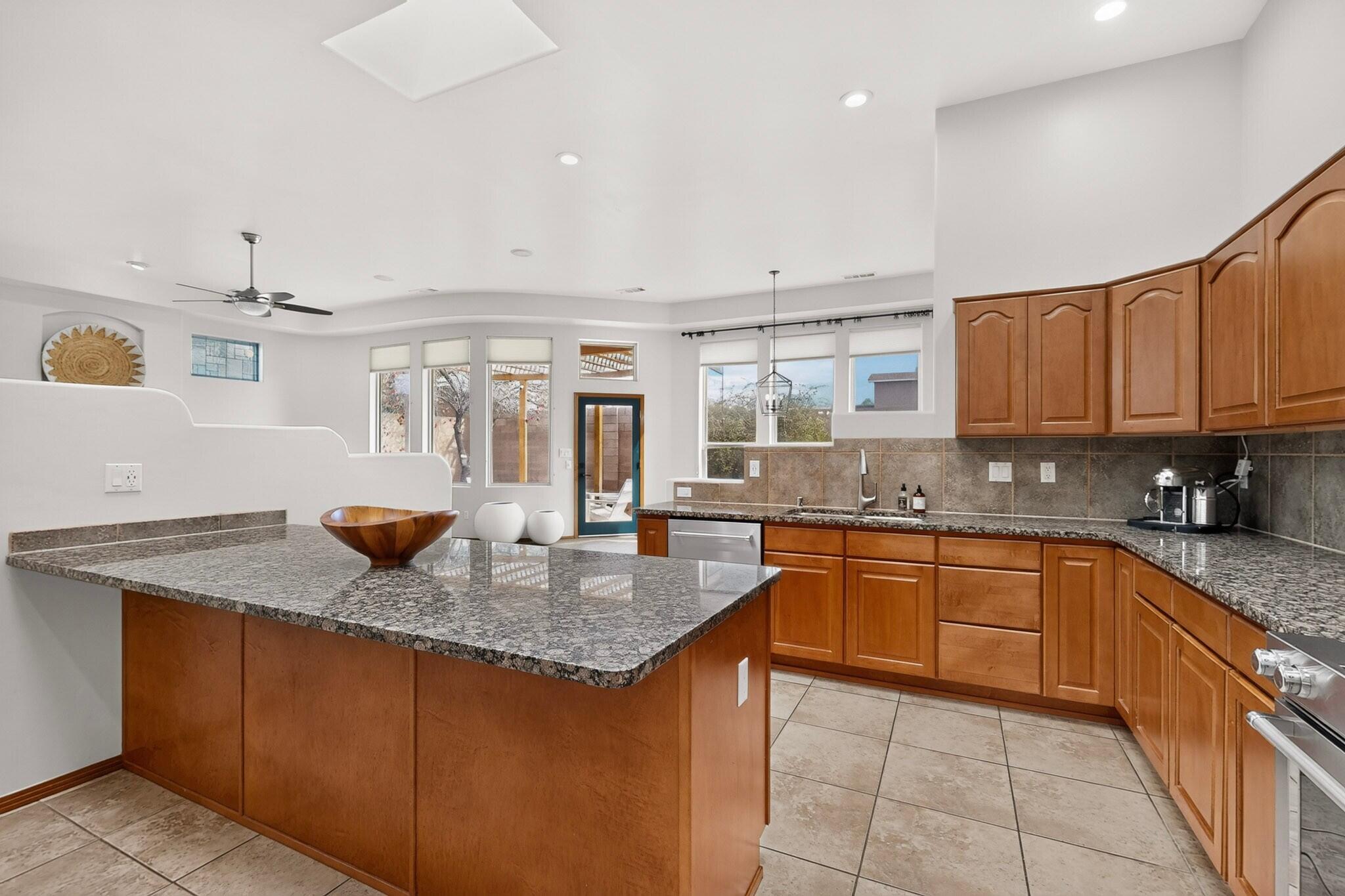 Photo 7 — 7312 Hawthorn Avenue NE