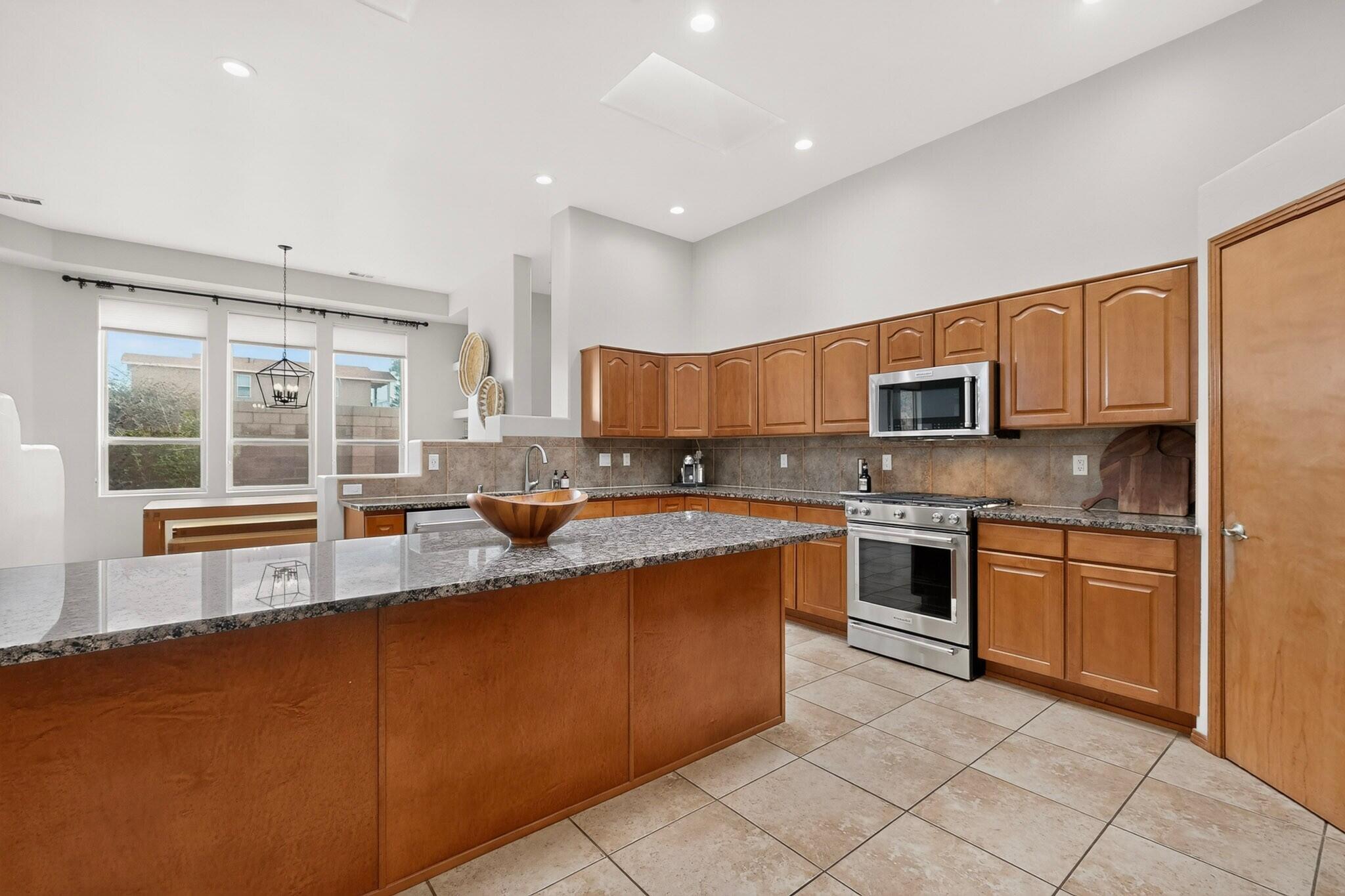 Photo 8 — 7312 Hawthorn Avenue NE