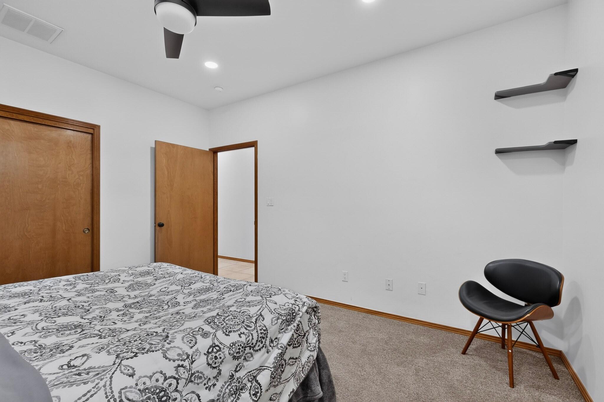 Photo 18 — 7312 Hawthorn Avenue NE