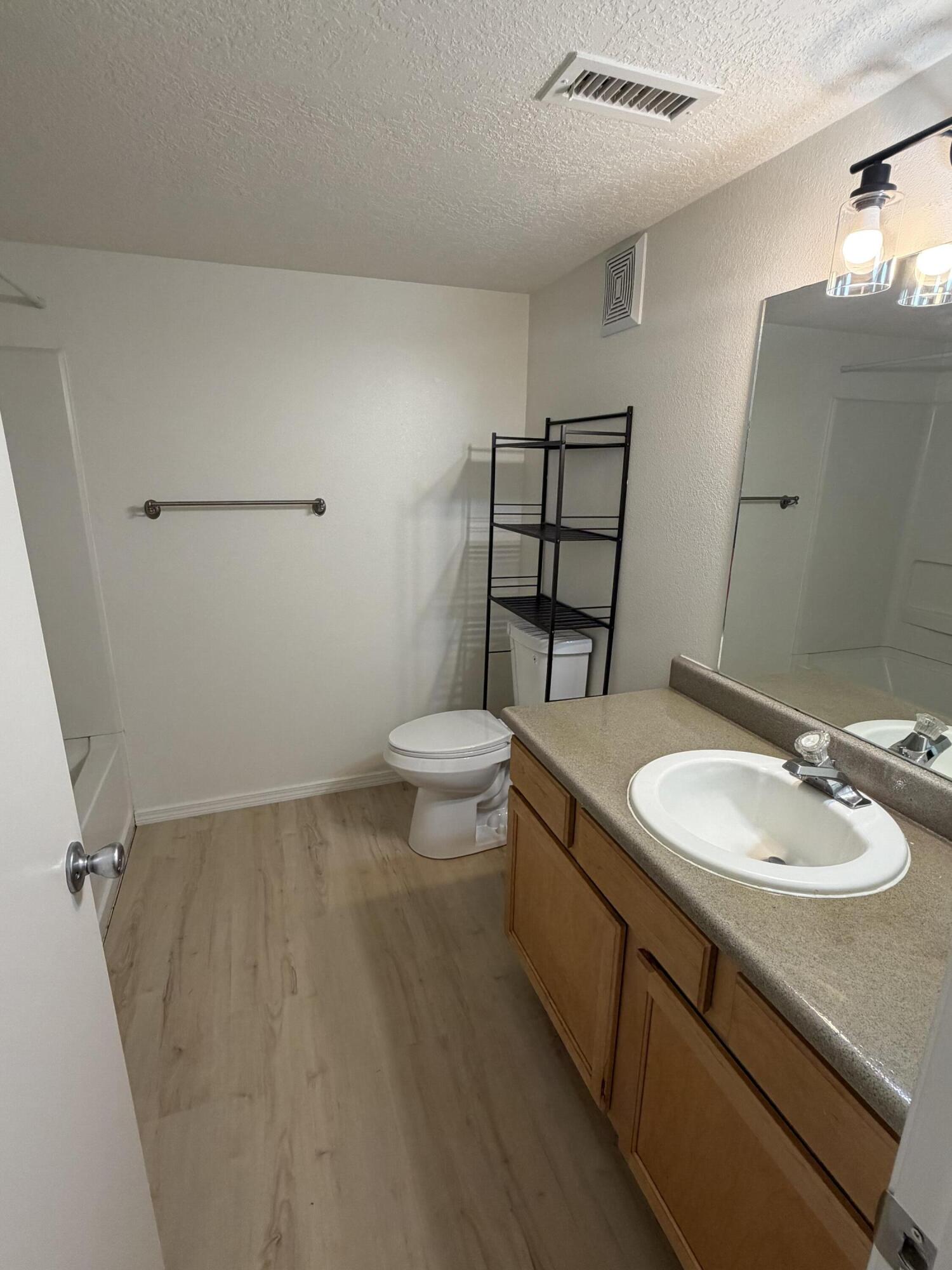 Photo 4 — 515 Deschutes Street SE