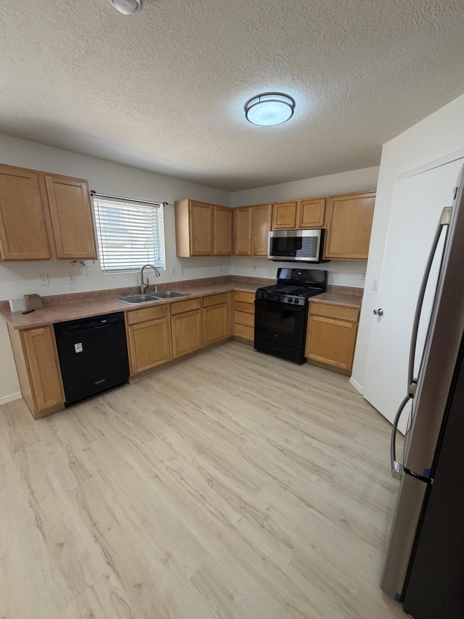 Photo 15 — 515 Deschutes Street SE