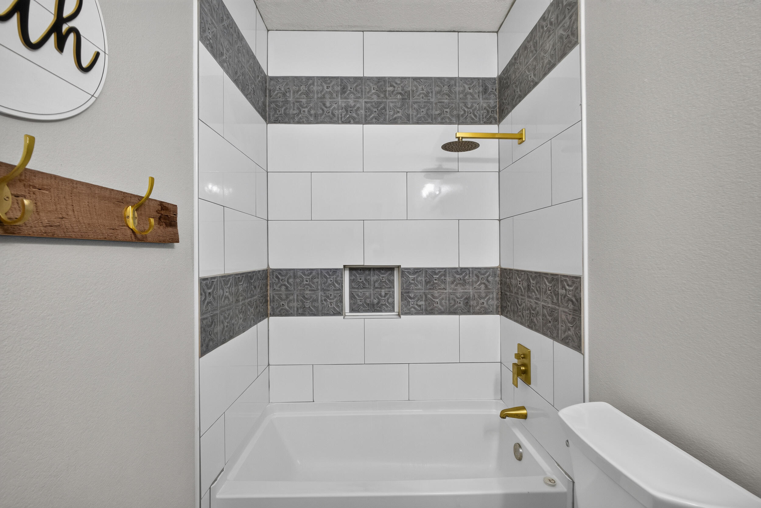 Photo 2 — 1118 Desert Sunflower Drive NE