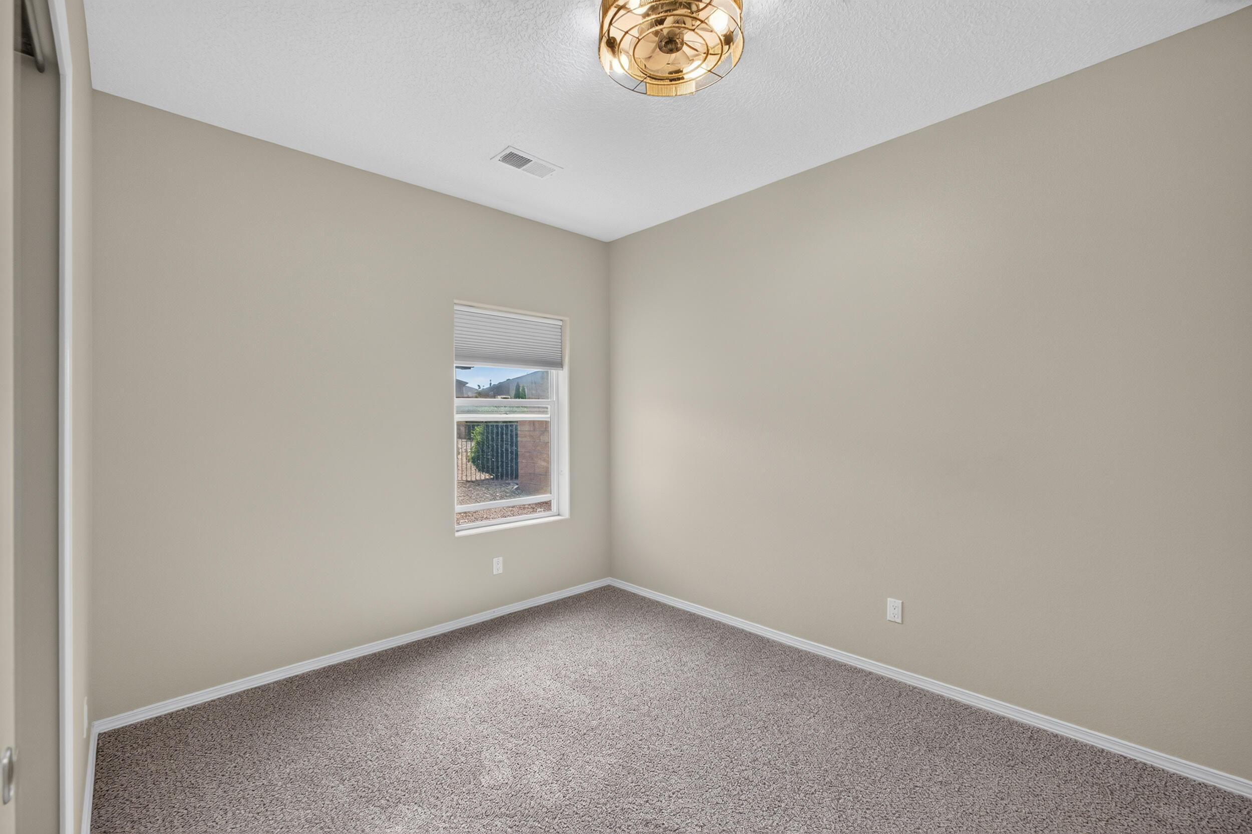 Photo 5 — 1118 Desert Sunflower Drive NE