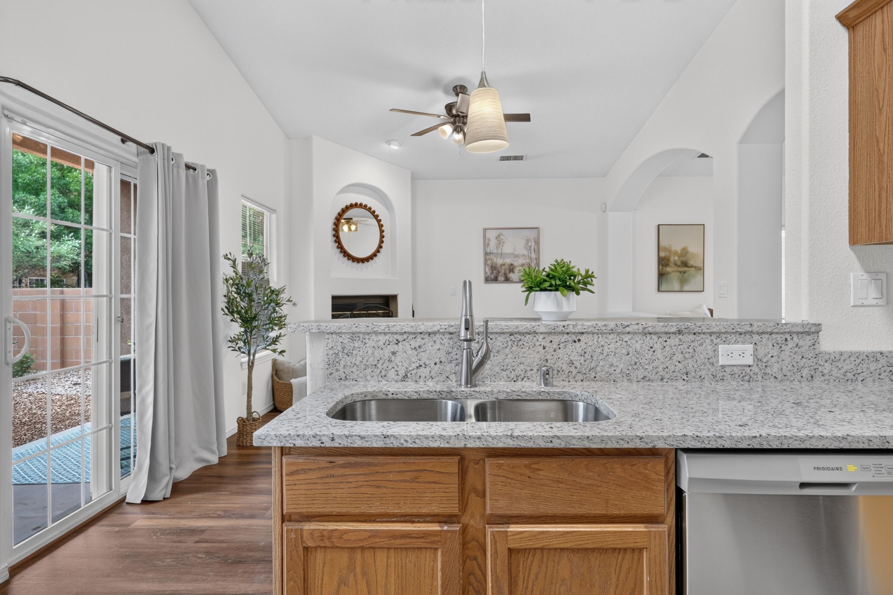 Photo 4 — 7228 Boxwood Avenue NE