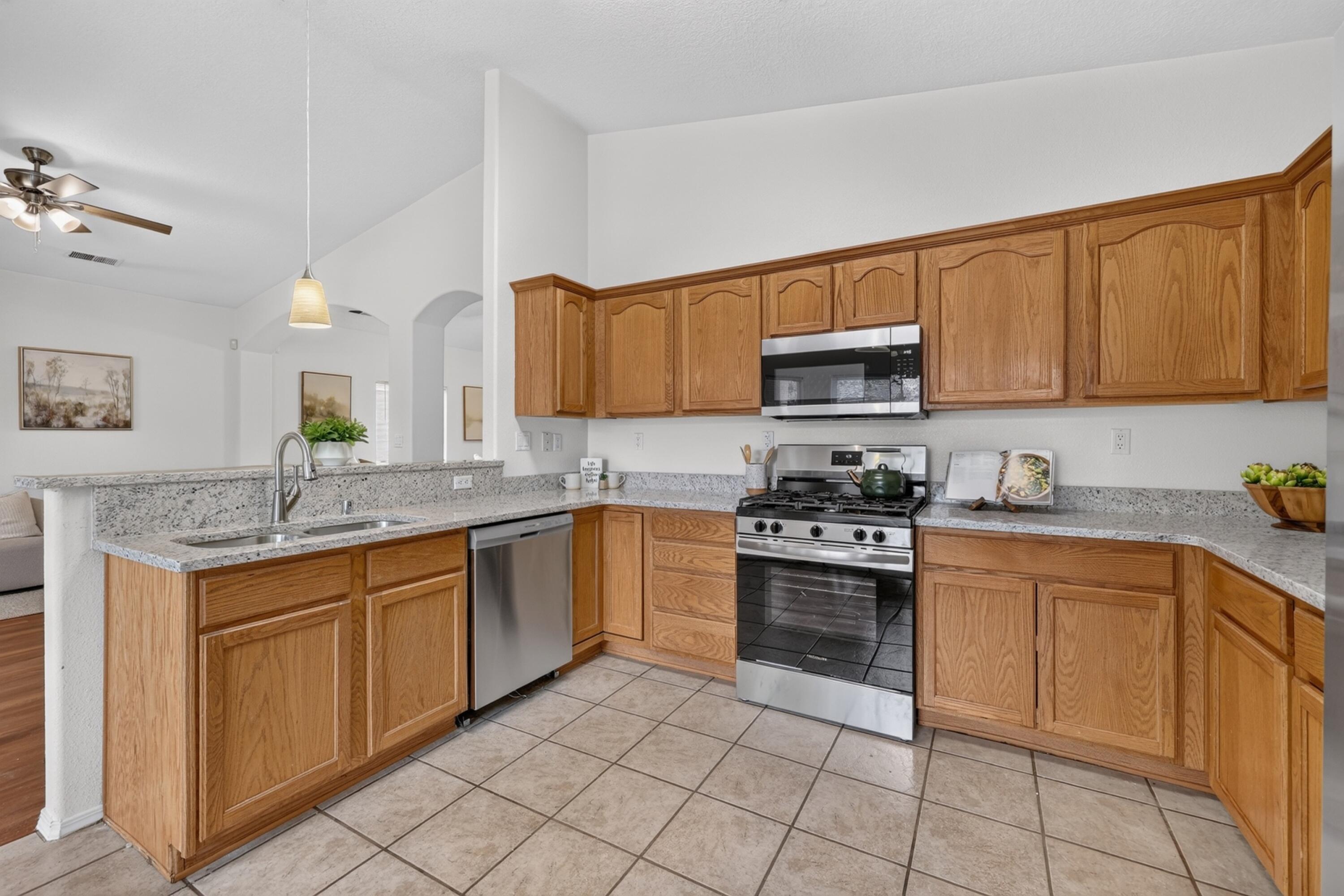 Photo 5 — 7228 Boxwood Avenue NE