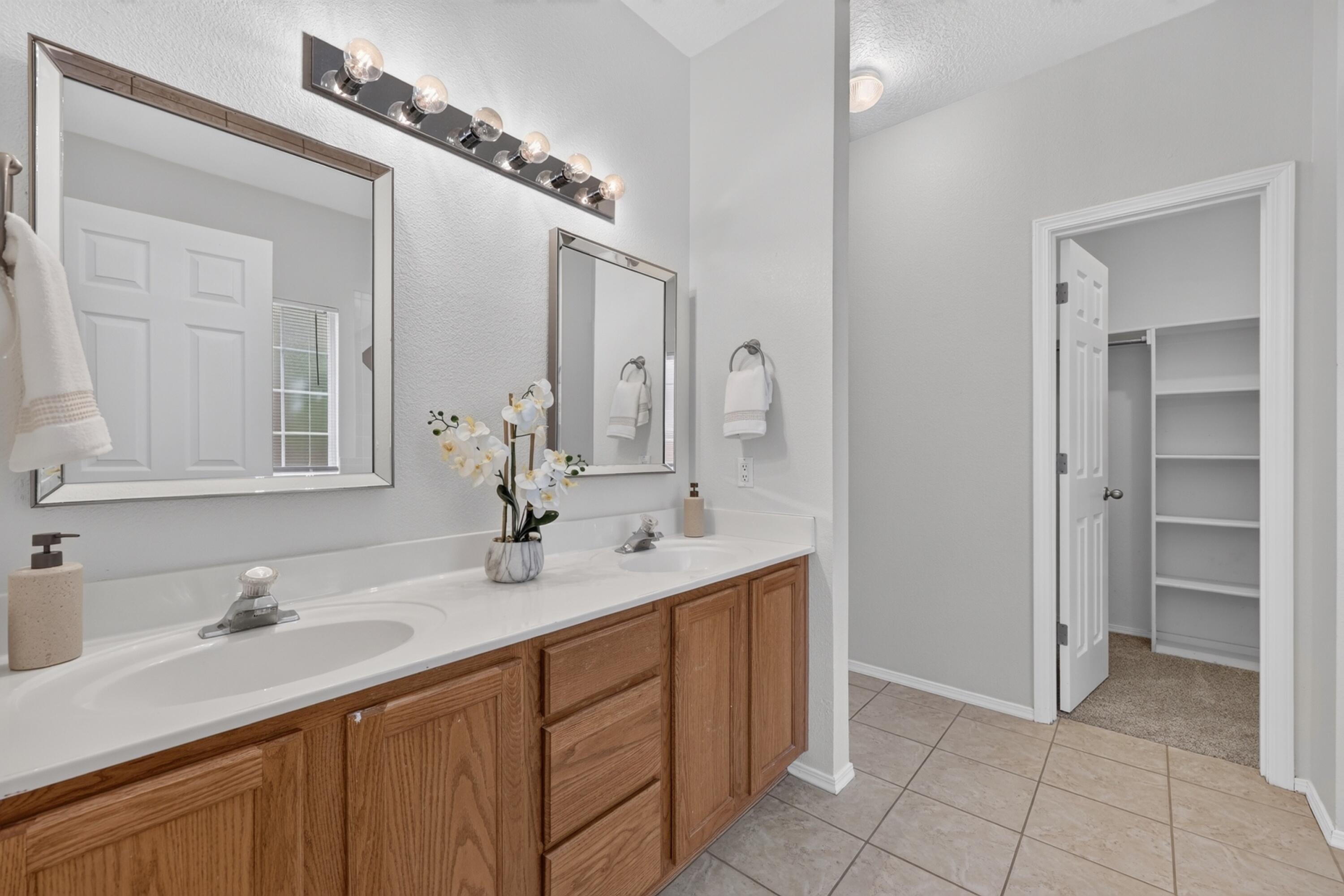 Photo 9 — 7228 Boxwood Avenue NE