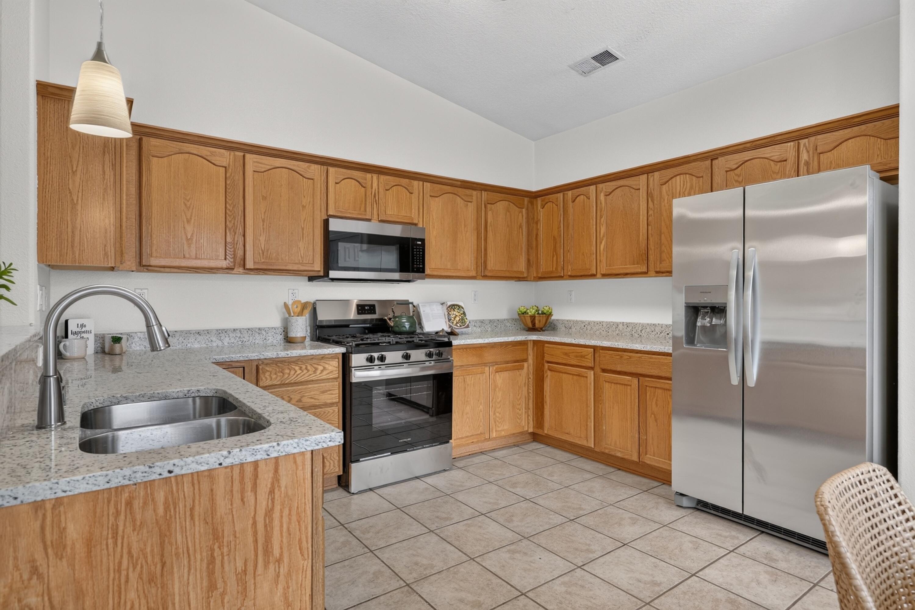 Photo 3 — 7228 Boxwood Avenue NE
