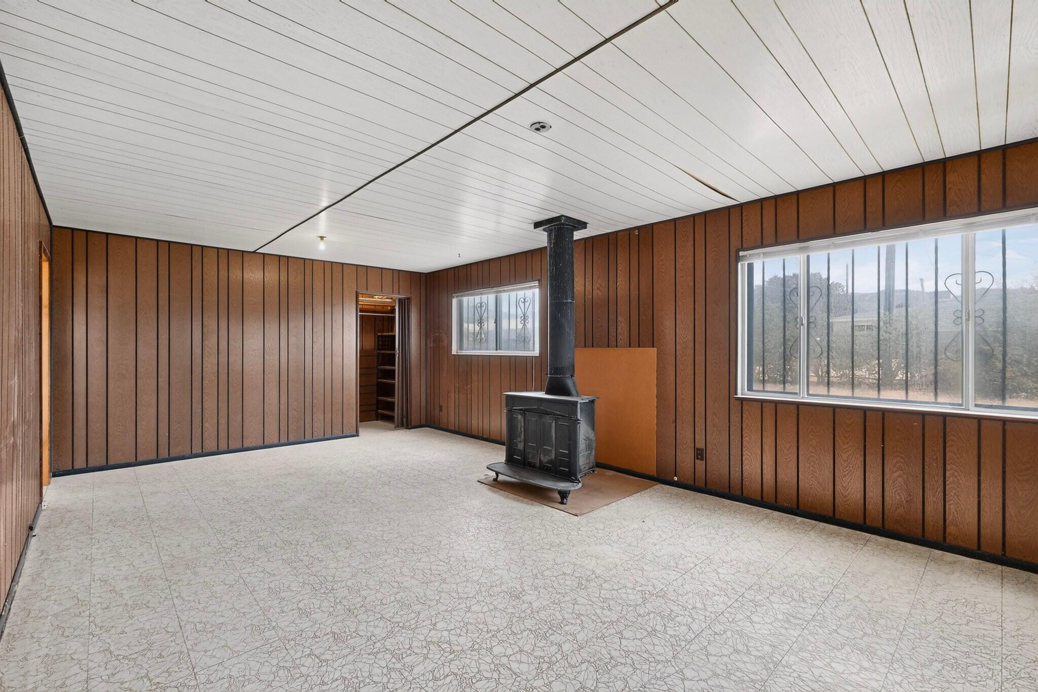 Photo 11 — 236 Conchas Street NE