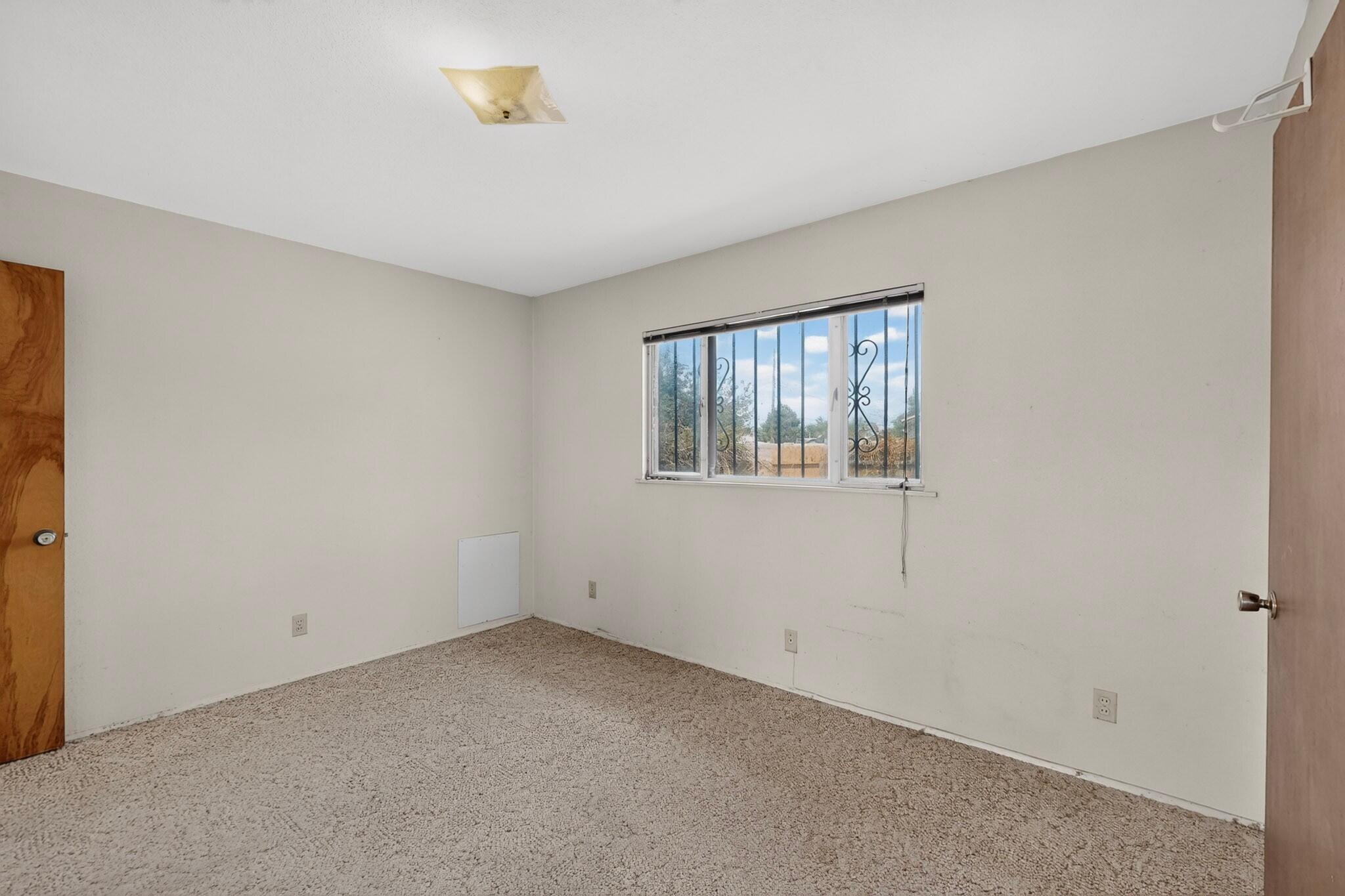 Photo 18 — 236 Conchas Street NE