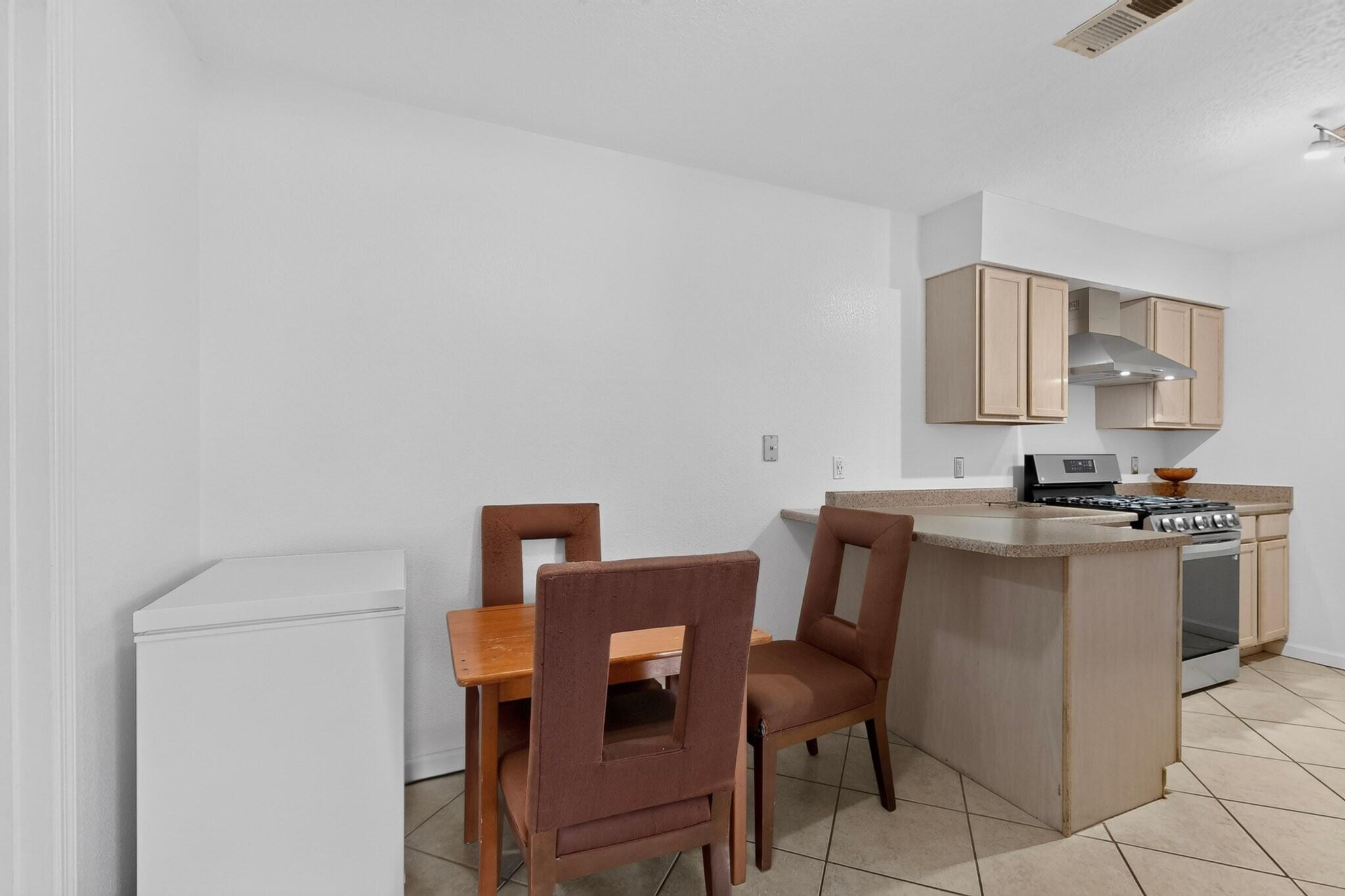 Photo 7 — 4801 Irving Boulevard NW UNIT 1302