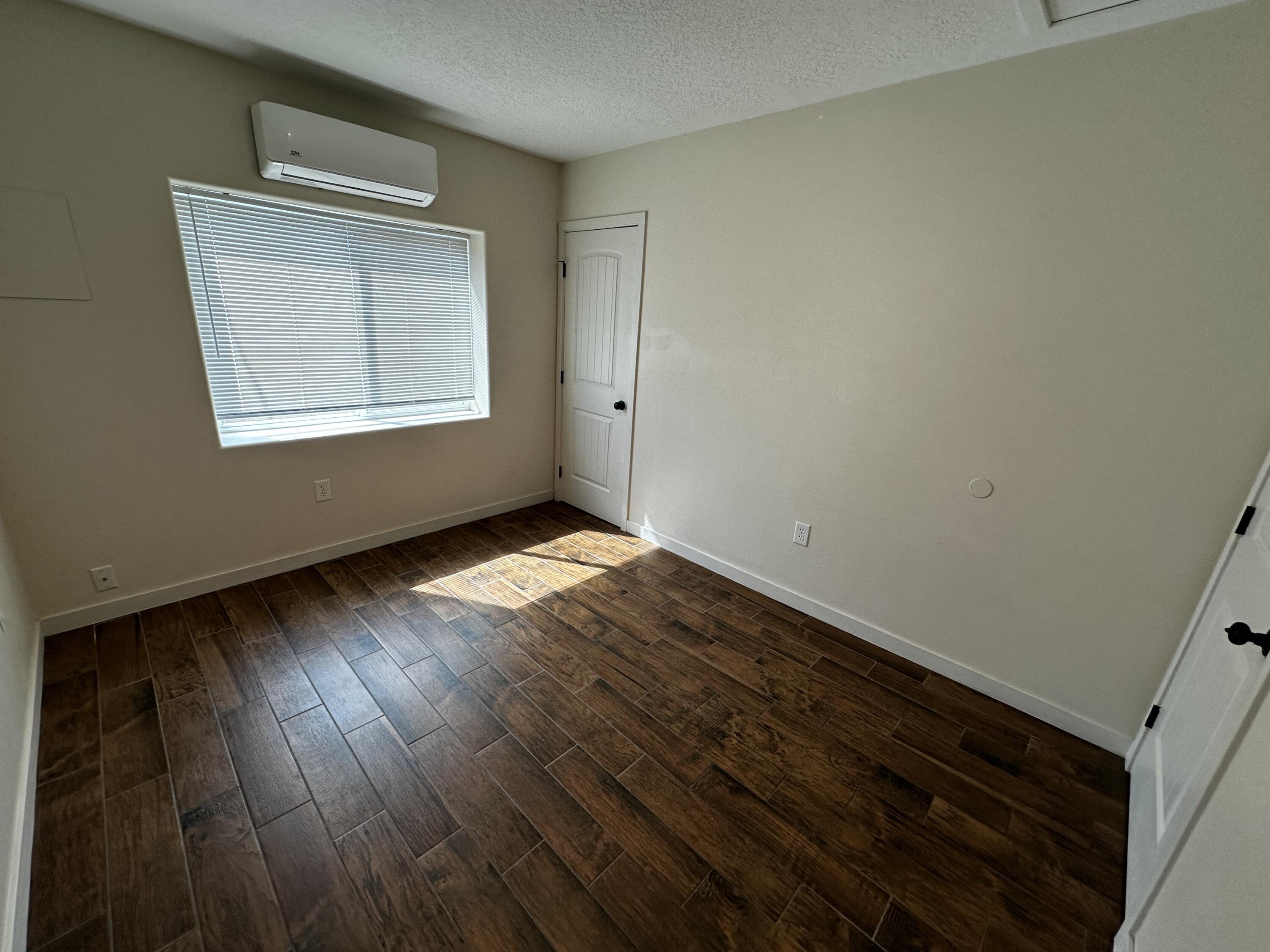 Photo 10 — 622 Jefferson Street NE
