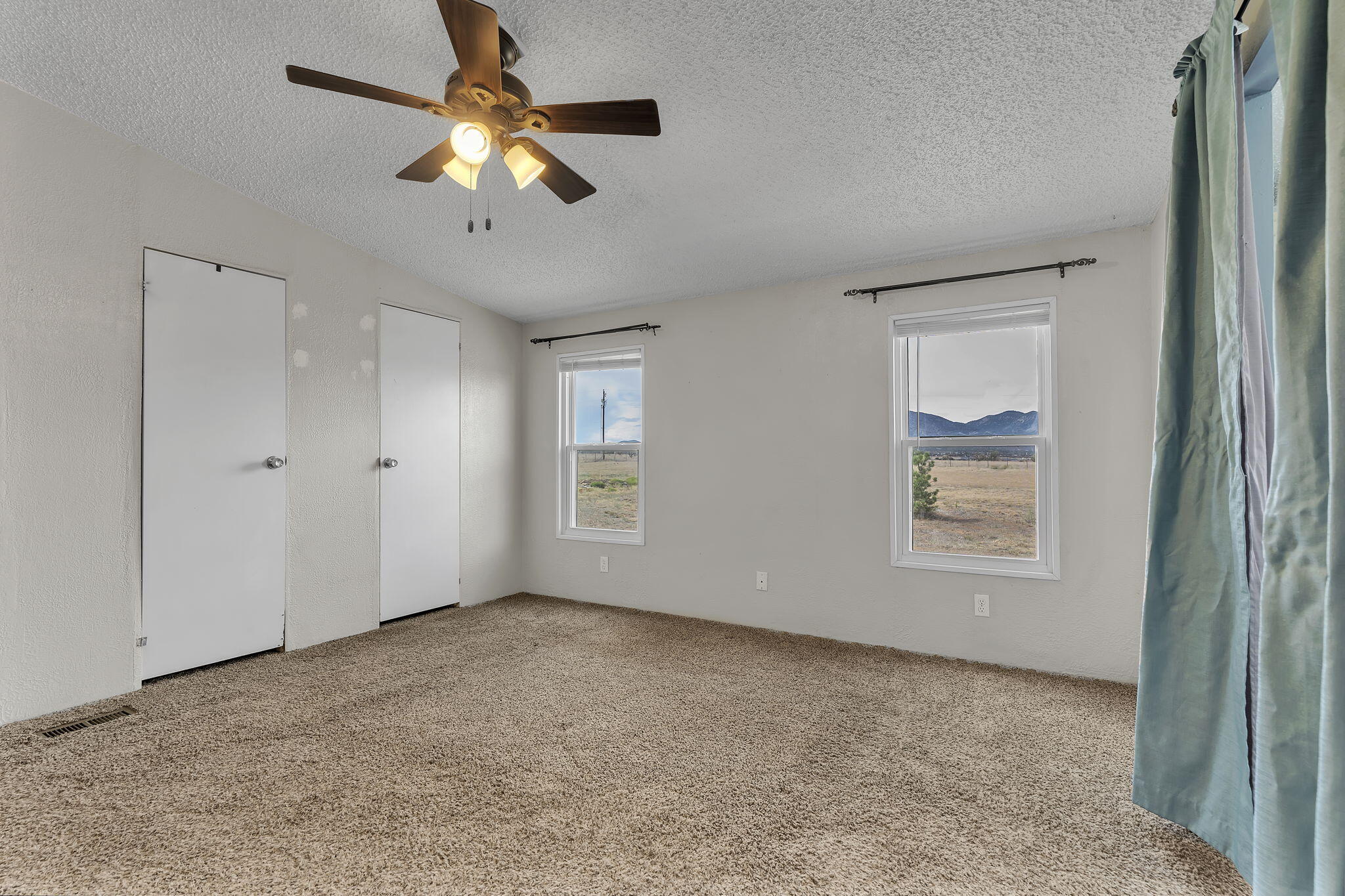 Photo 11 — 13 Northland Court