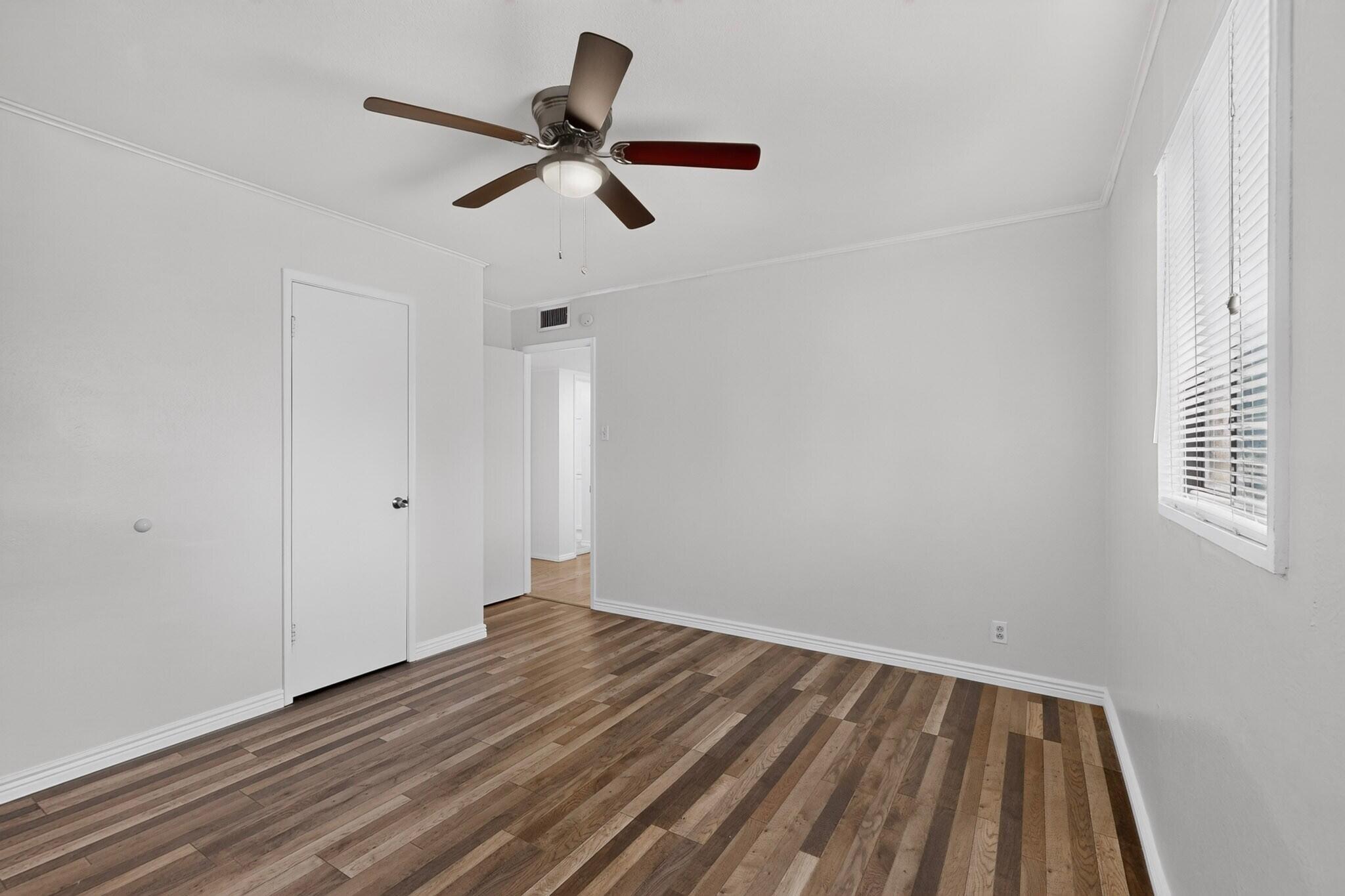 Photo 2 — 1601 Hendola Drive NE