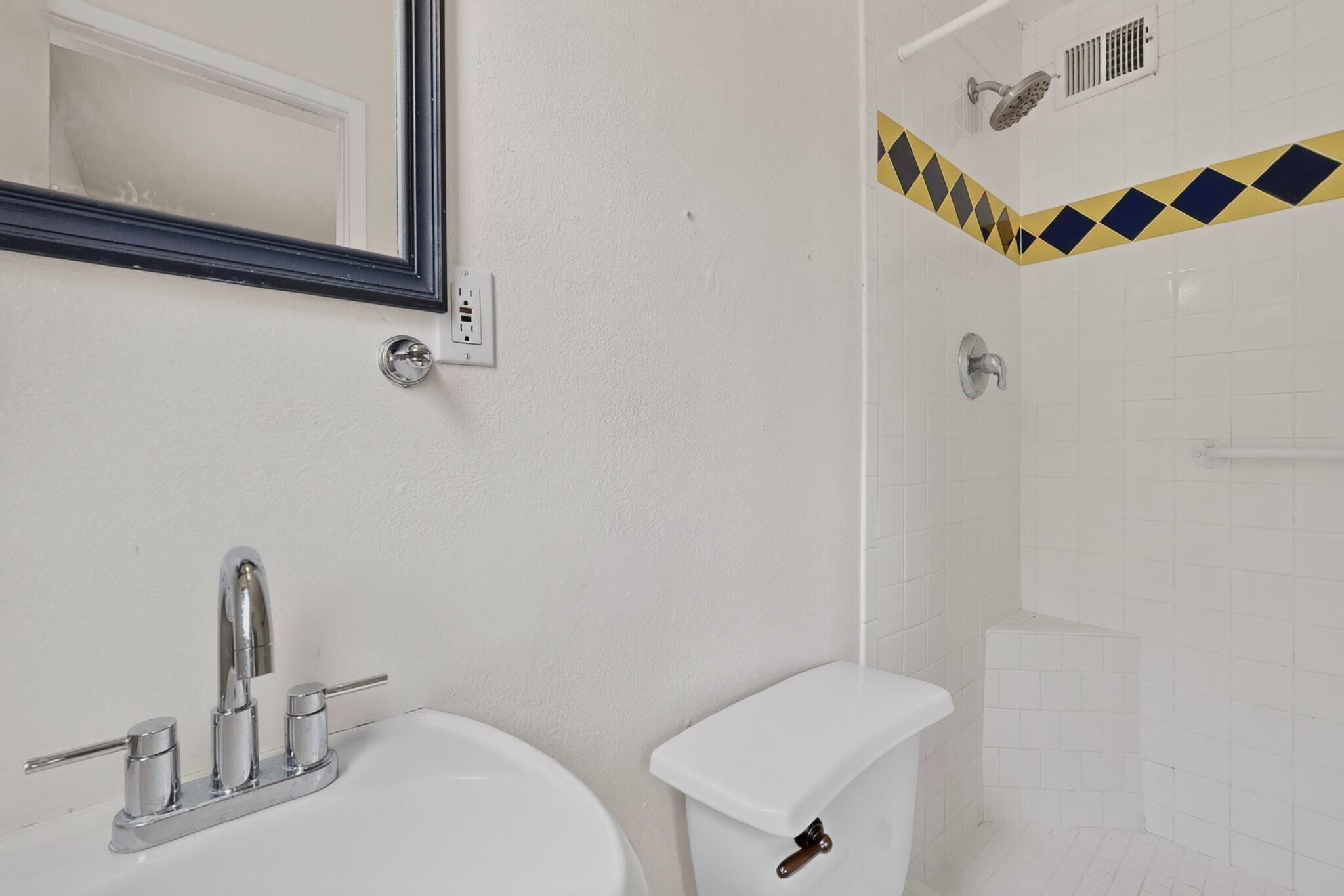 Photo 7 — 1601 Hendola Drive NE