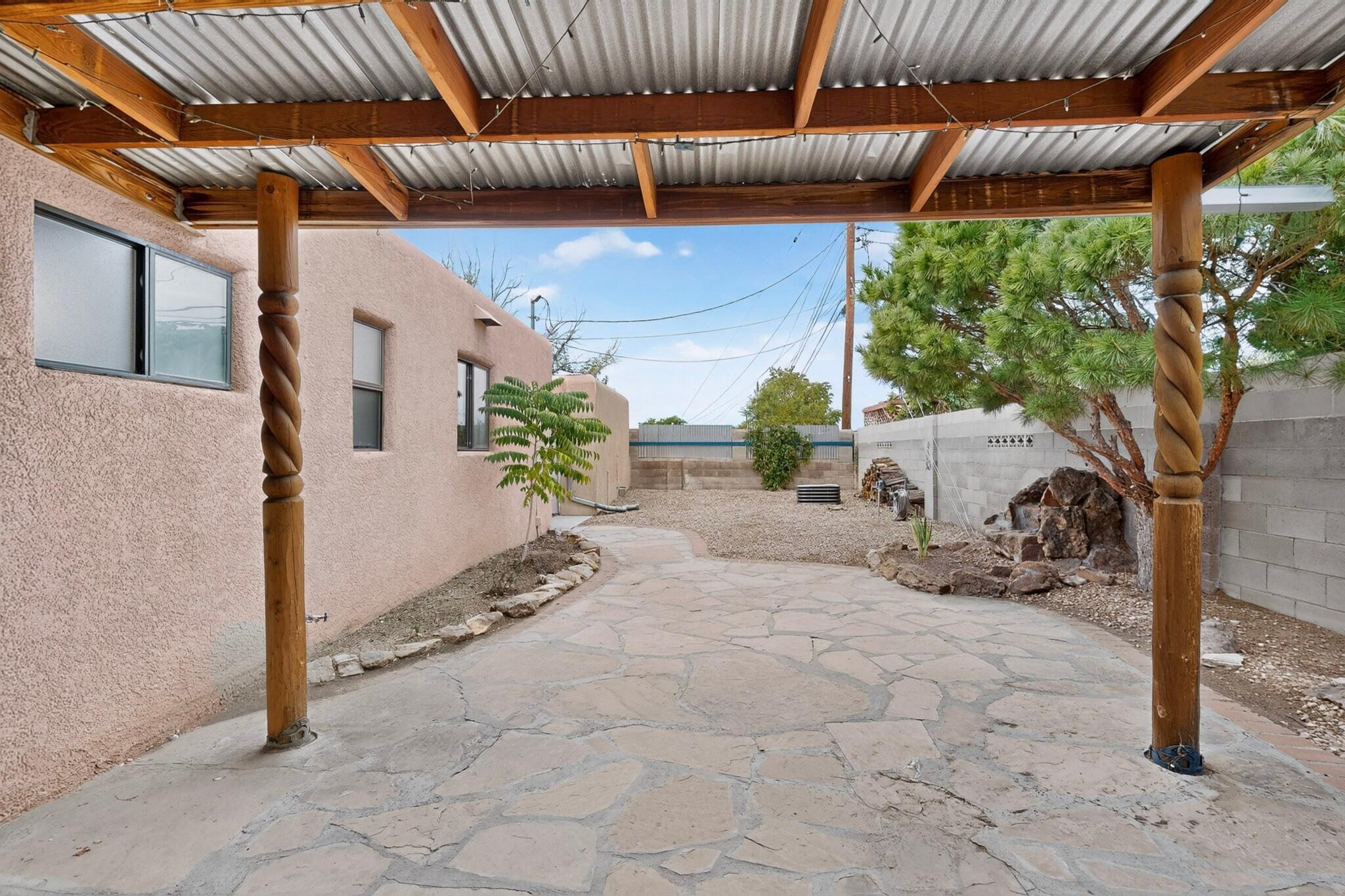 Photo 13 — 1601 Hendola Drive NE