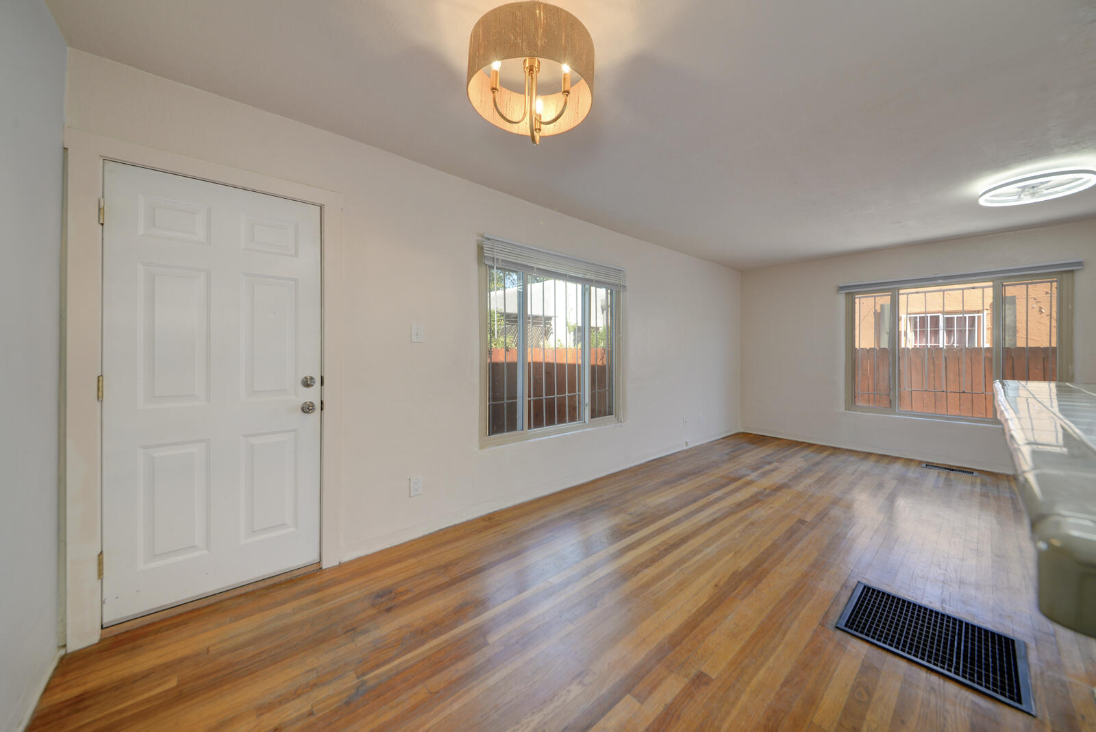 Photo 11 — 1216 Coal Avenue SW
