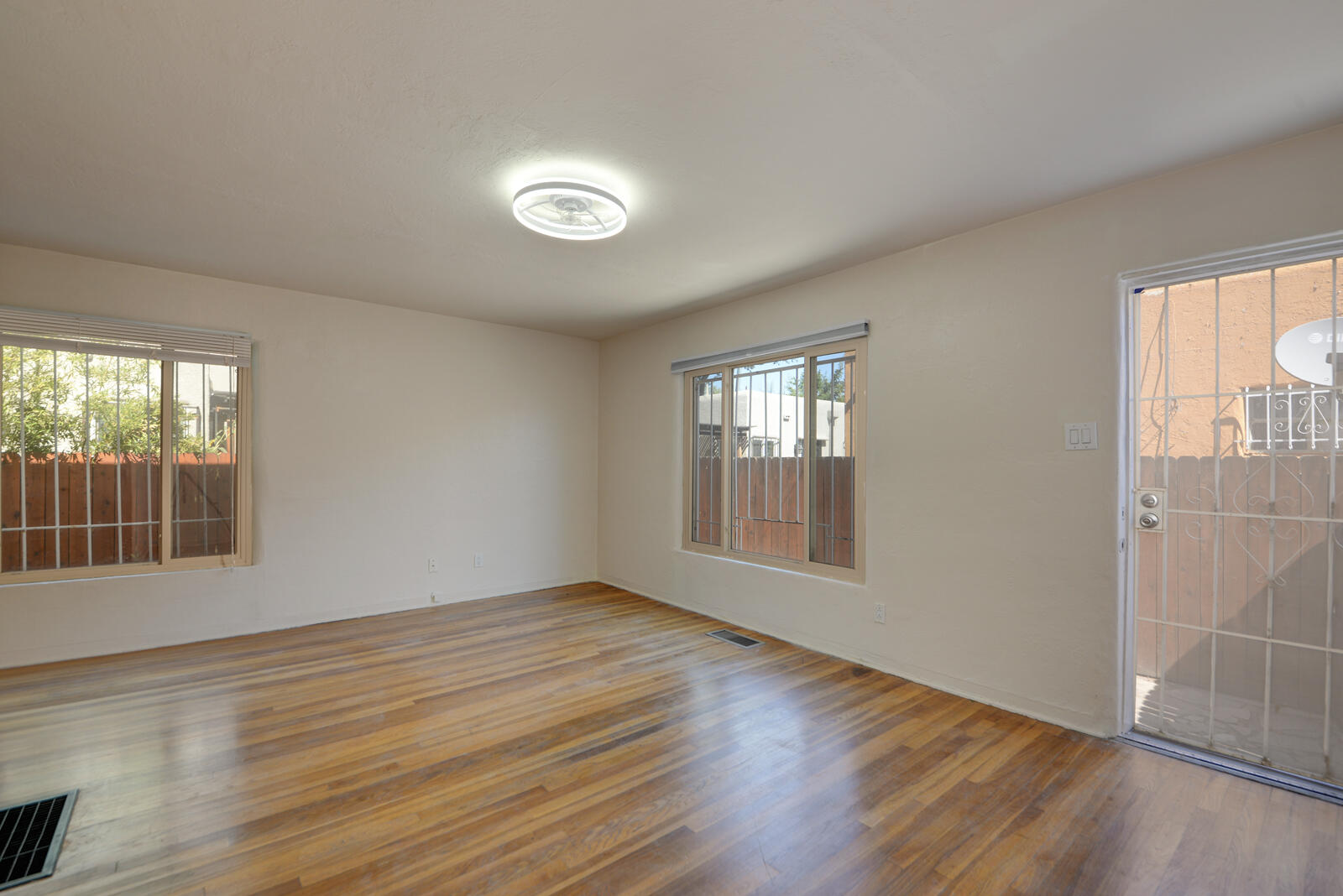 Photo 13 — 1216 Coal Avenue SW