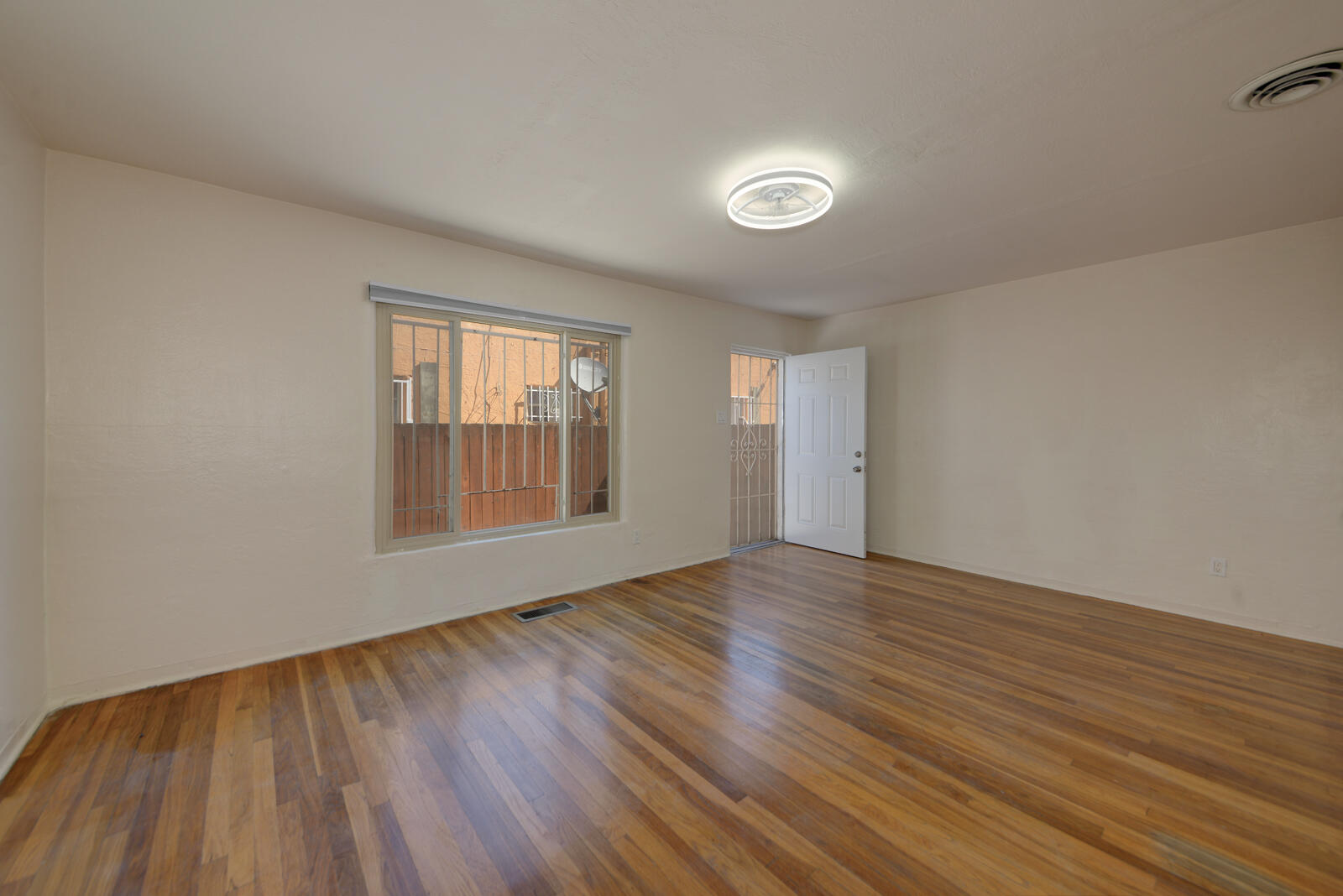 Photo 14 — 1216 Coal Avenue SW