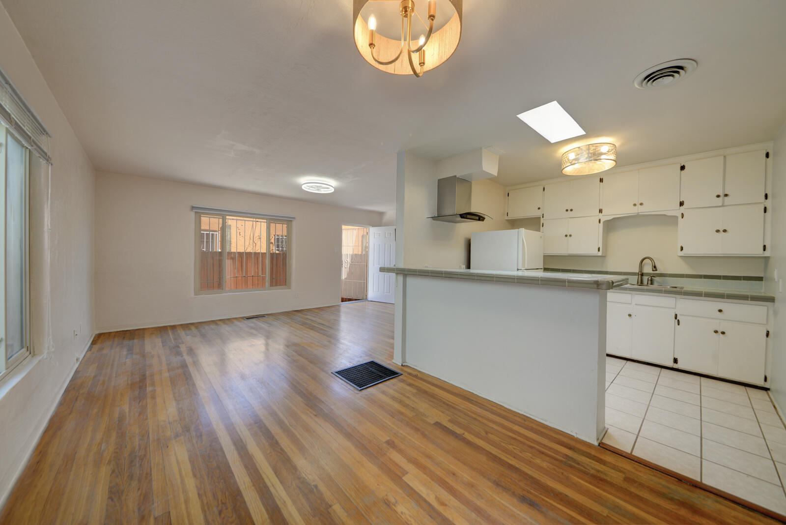 Photo 16 — 1216 Coal Avenue SW