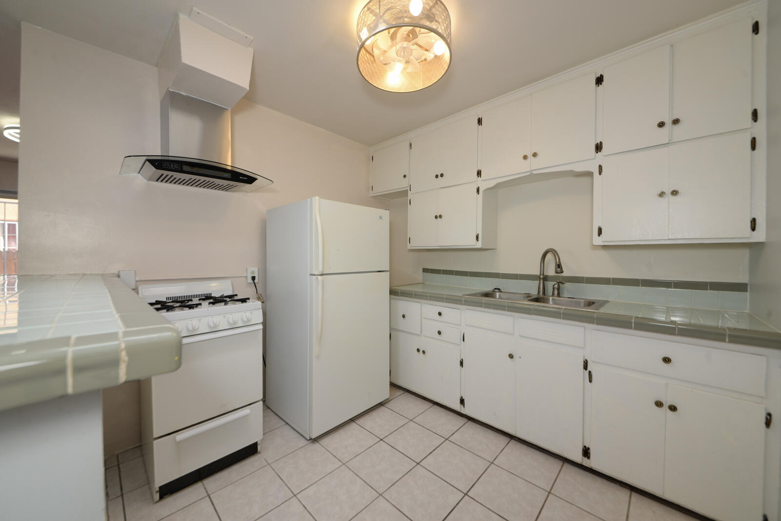 Photo 18 — 1216 Coal Avenue SW