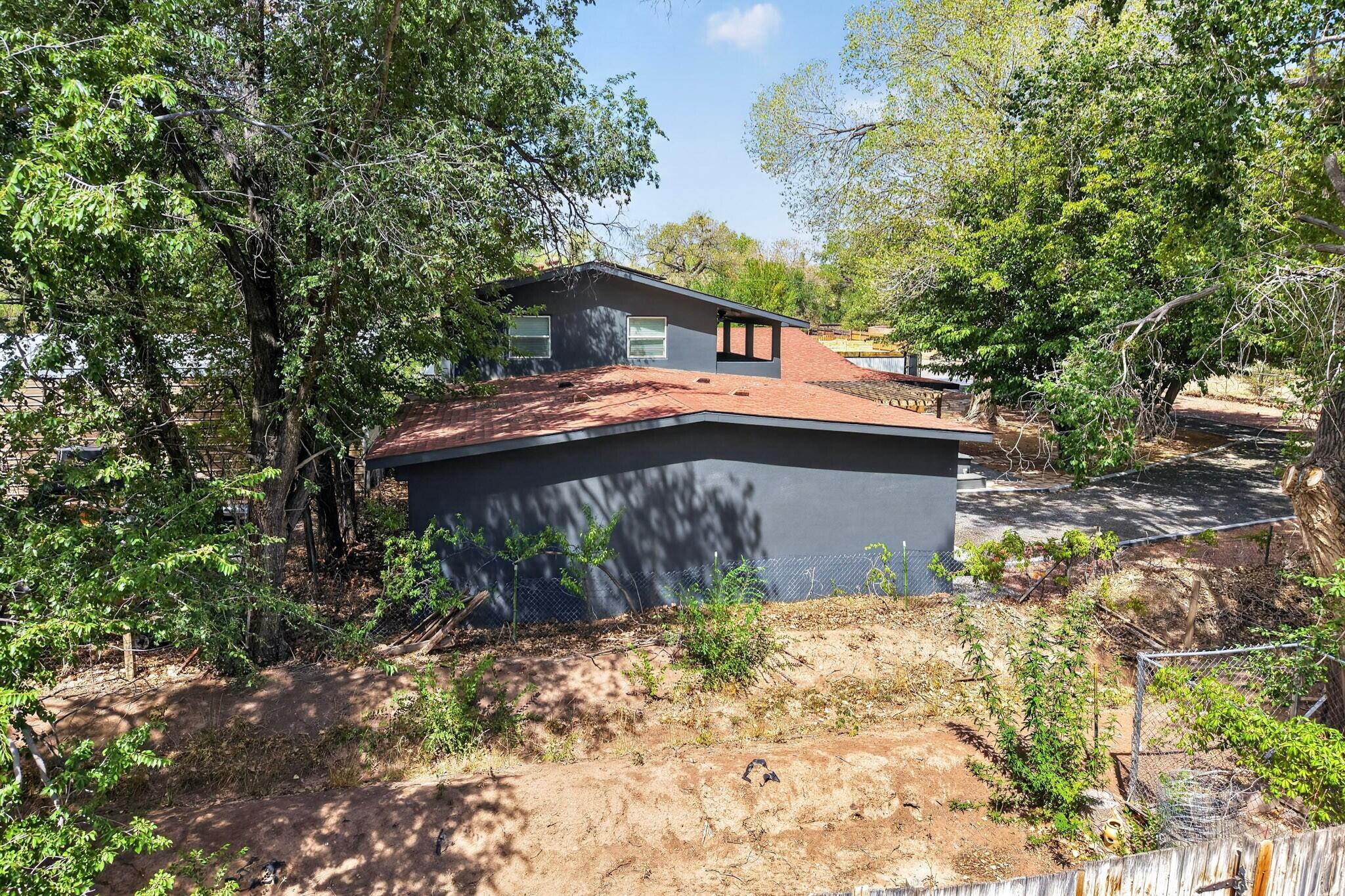 Photo 11 — 432 Mockingbird Lane