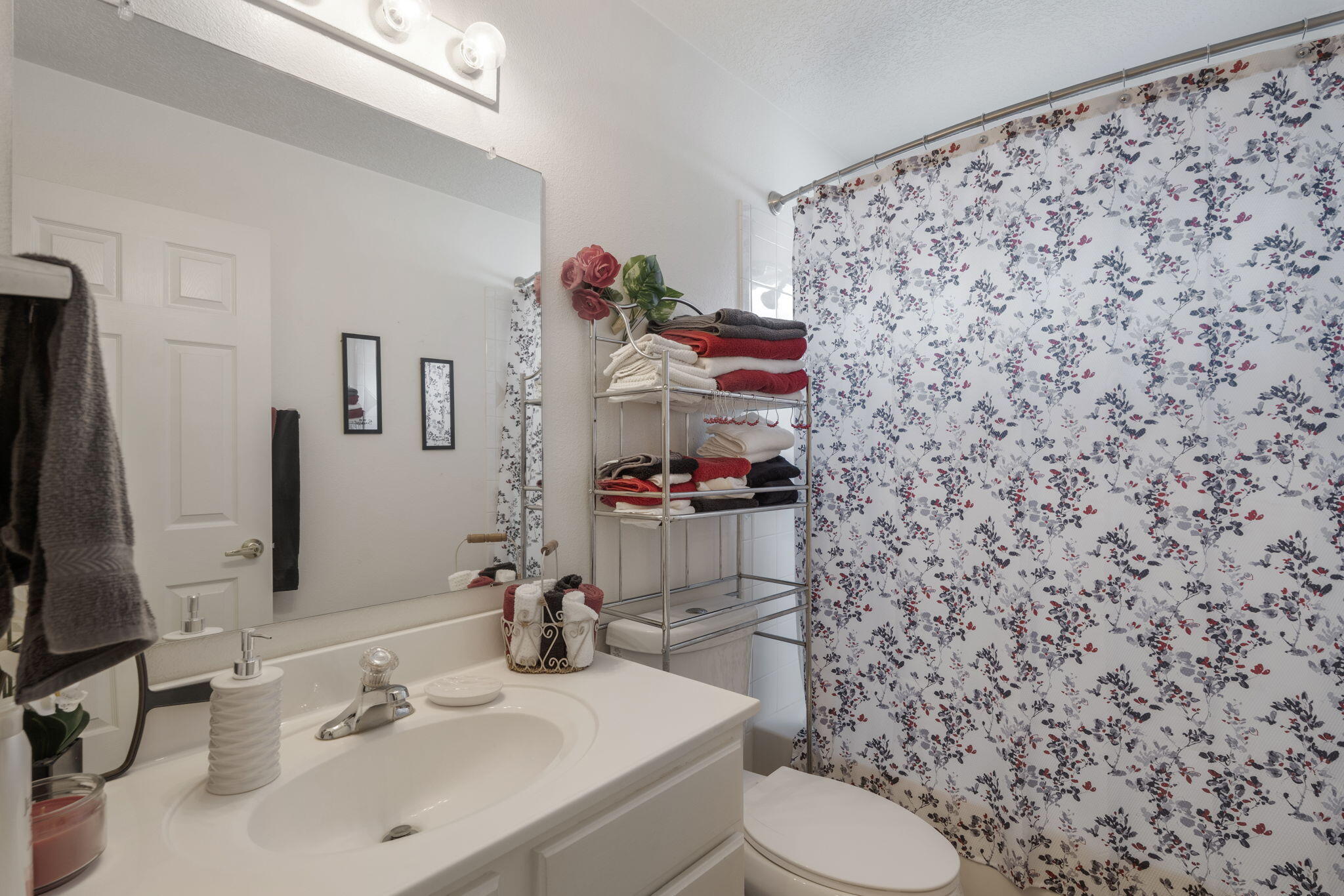 Photo 3 — 9632 Kilauea Avenue NW