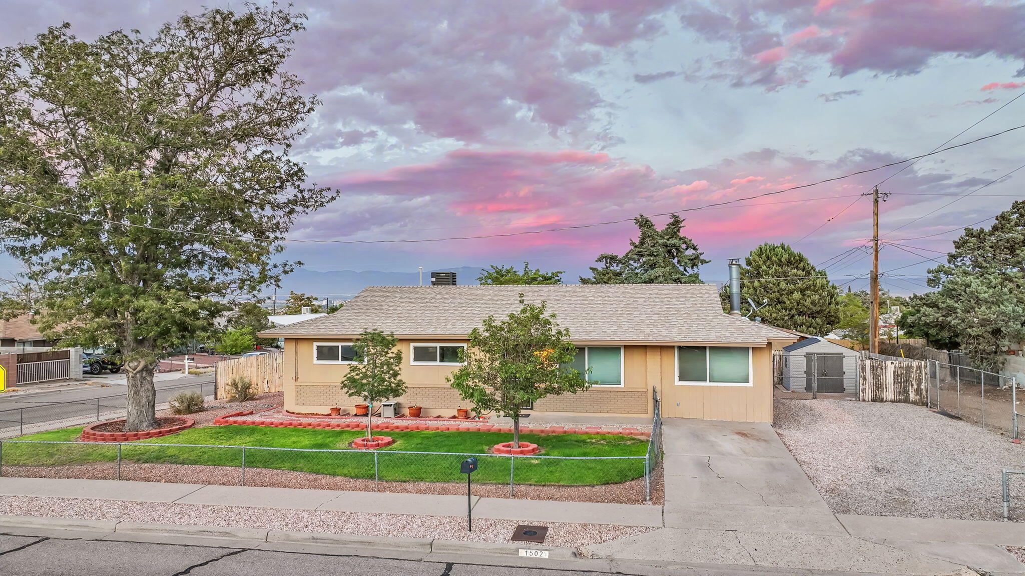 1502 Delgado Drive SW, Albuquerque, NM 87121