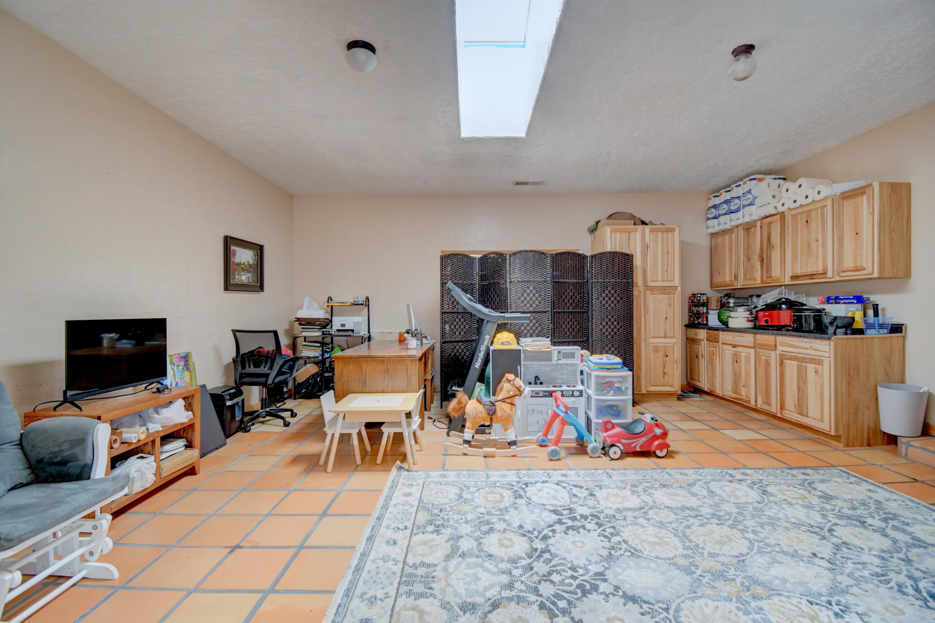 Photo 13 — 635 Esperanza Drive