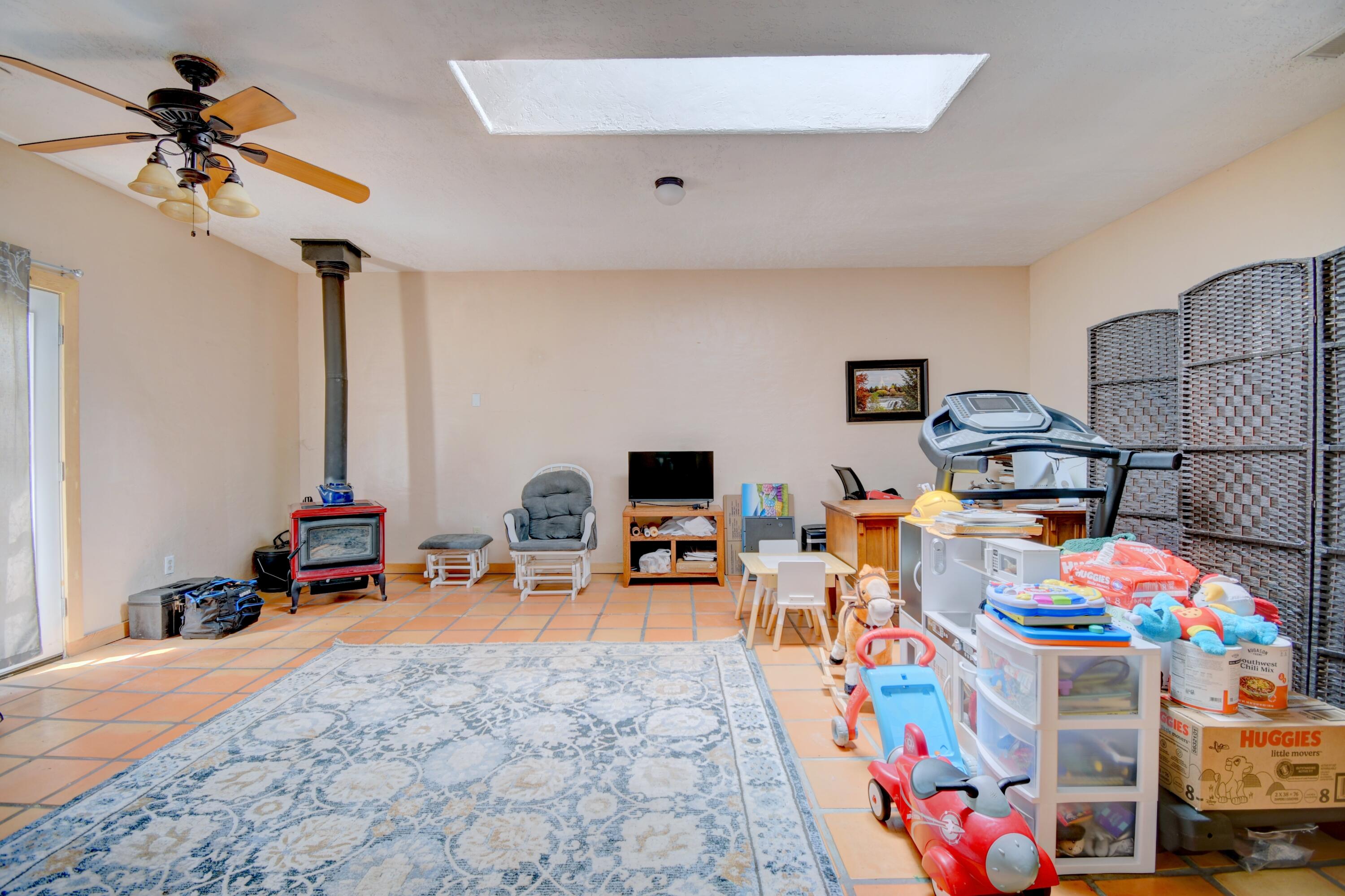 Photo 19 — 635 Esperanza Drive