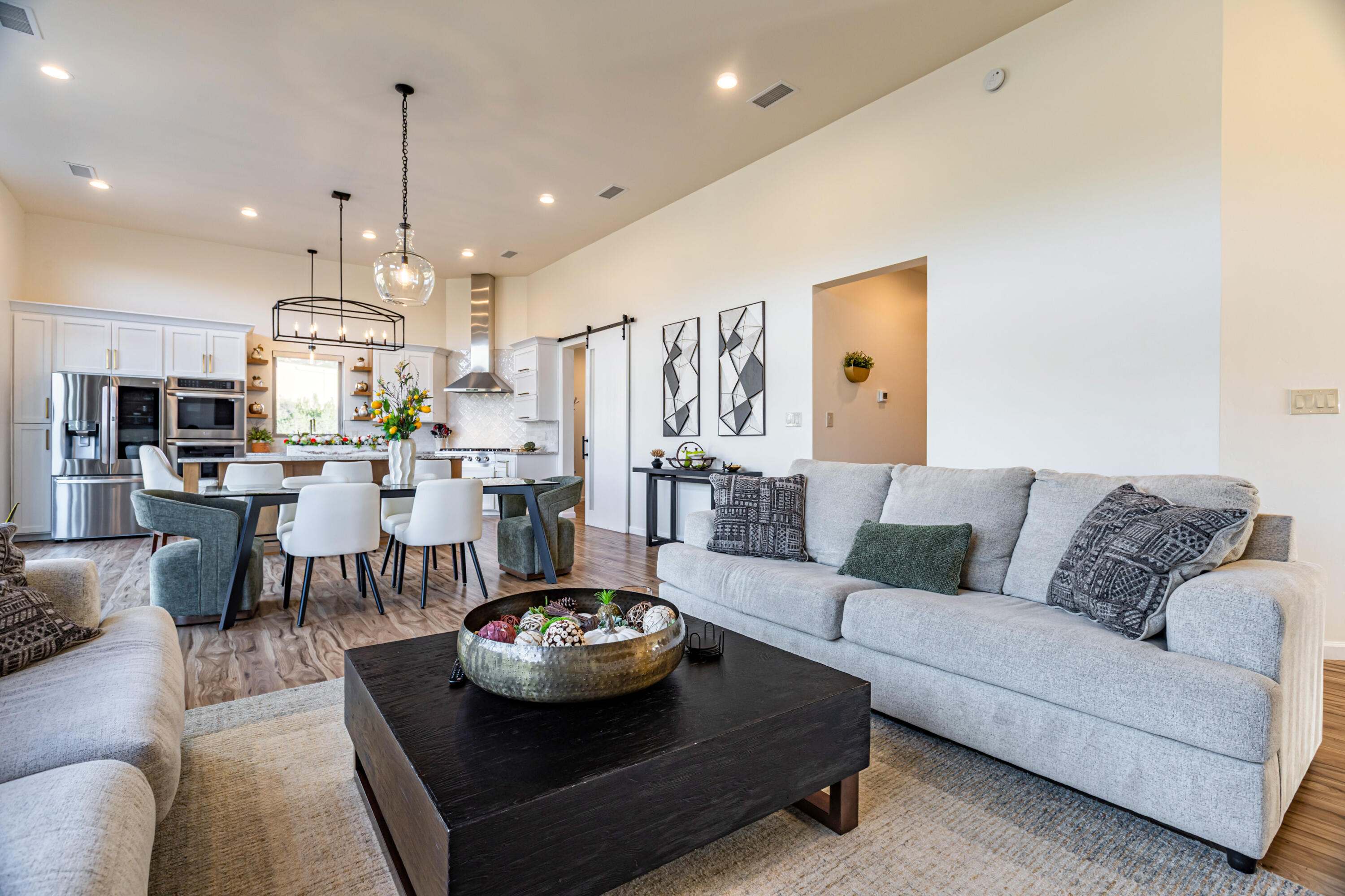 Photo 14 — 700 Winterwood Place SE