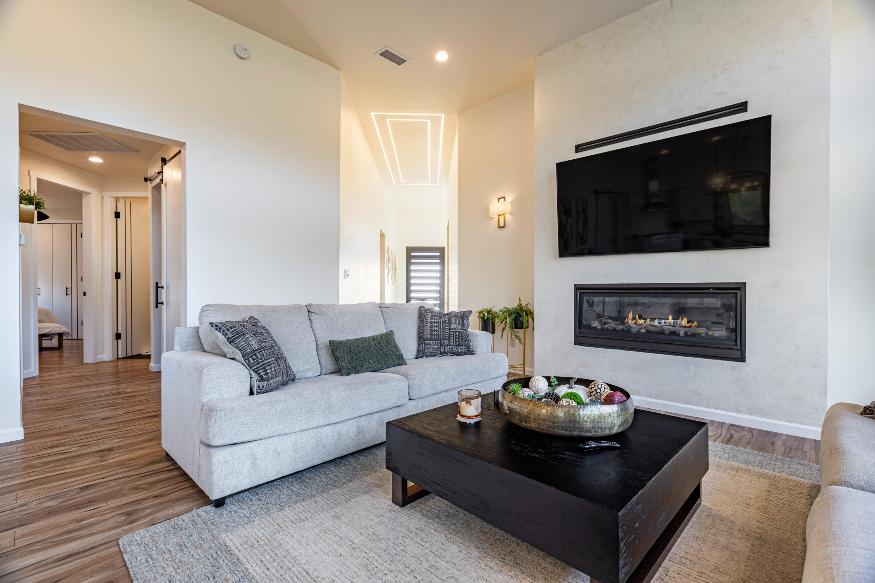 Photo 15 — 700 Winterwood Place SE