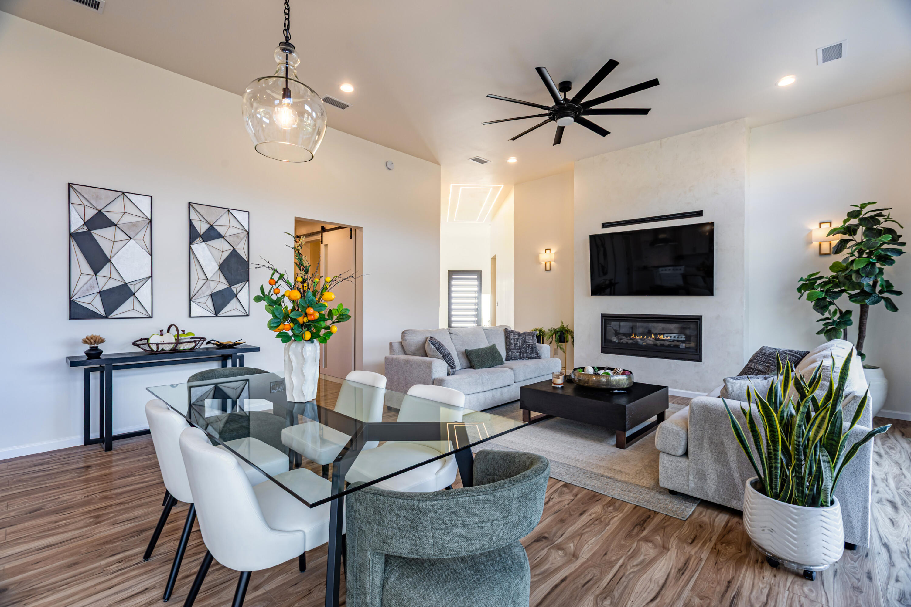 Photo 18 — 700 Winterwood Place SE