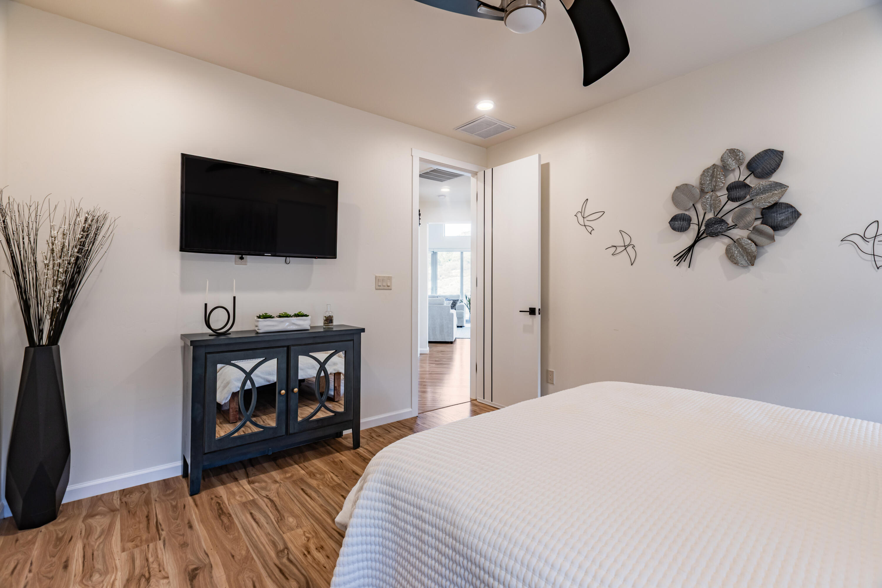 Photo 4 — 700 Winterwood Place SE
