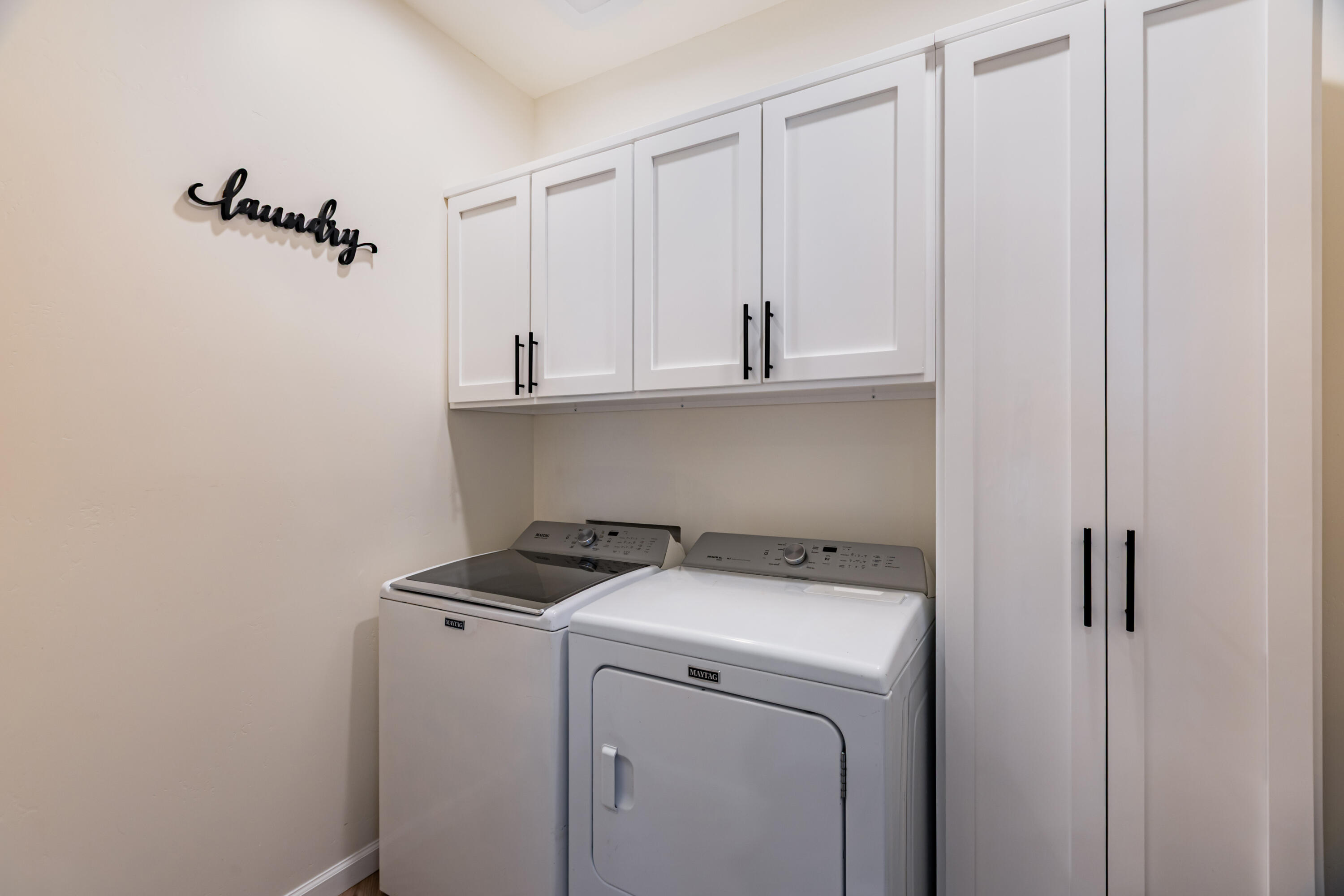 Photo 8 — 700 Winterwood Place SE