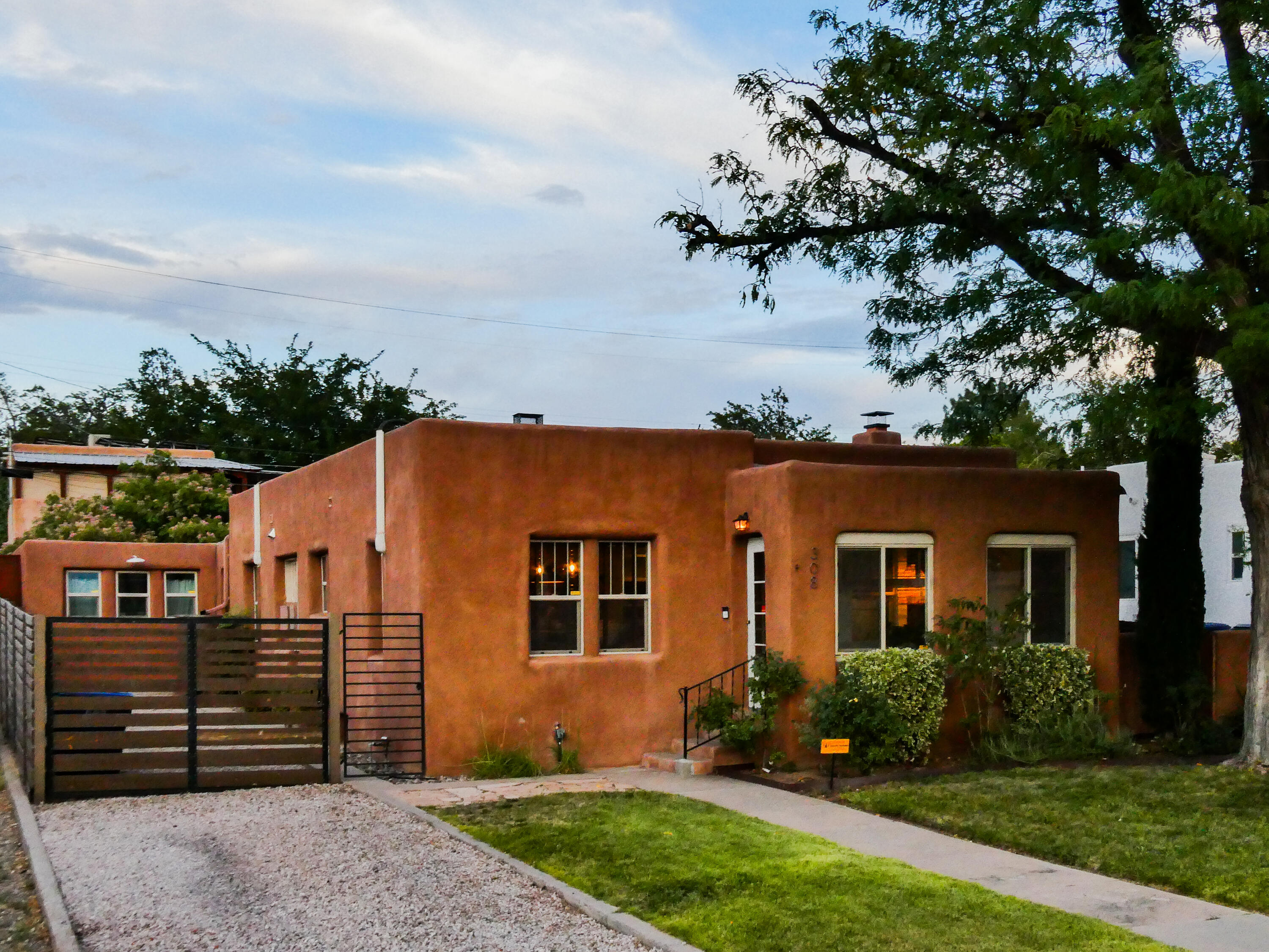308 Dartmouth Drive SE, Albuquerque, NM 87106
