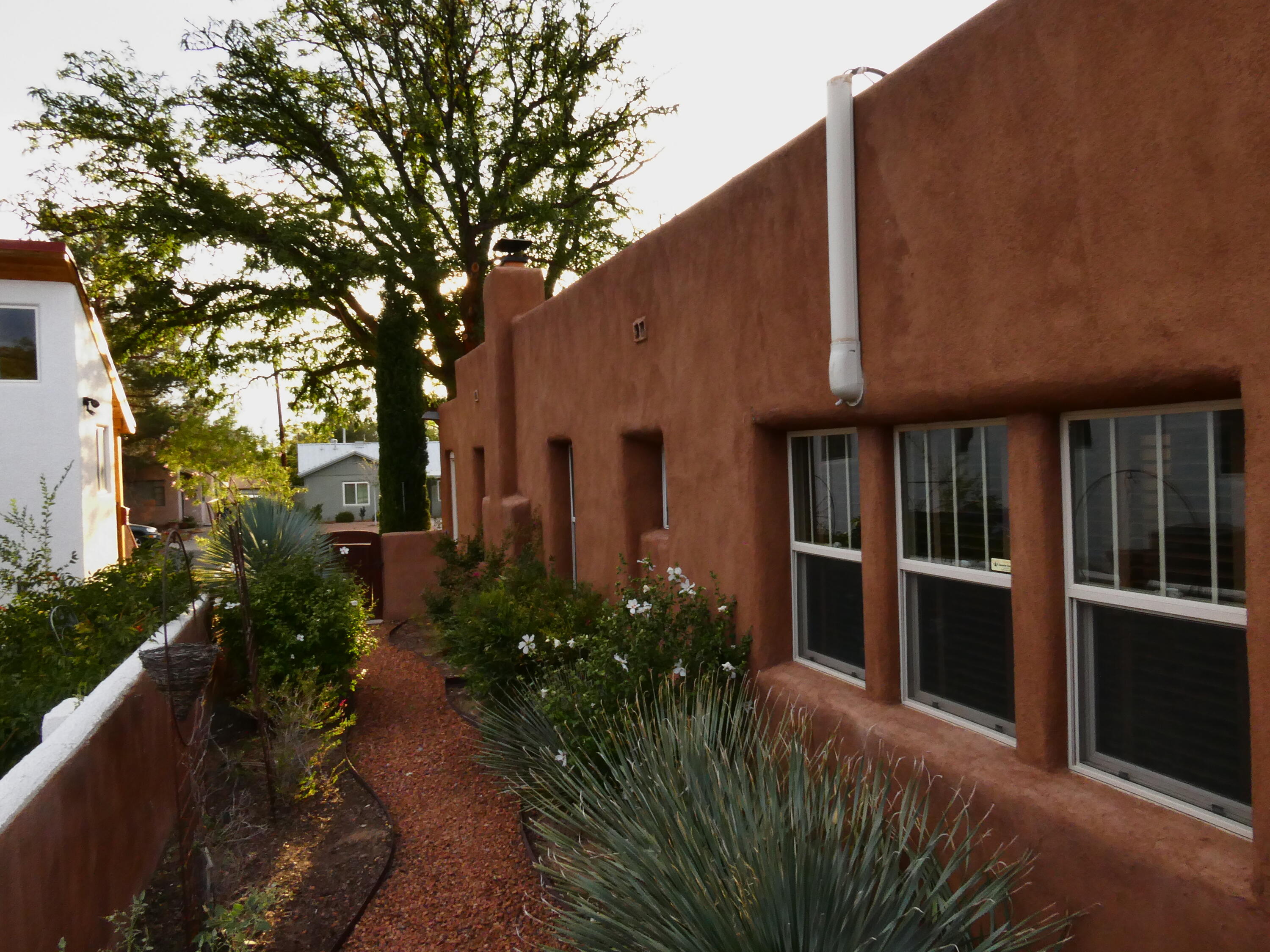 Photo 5 — 308 Dartmouth Drive SE