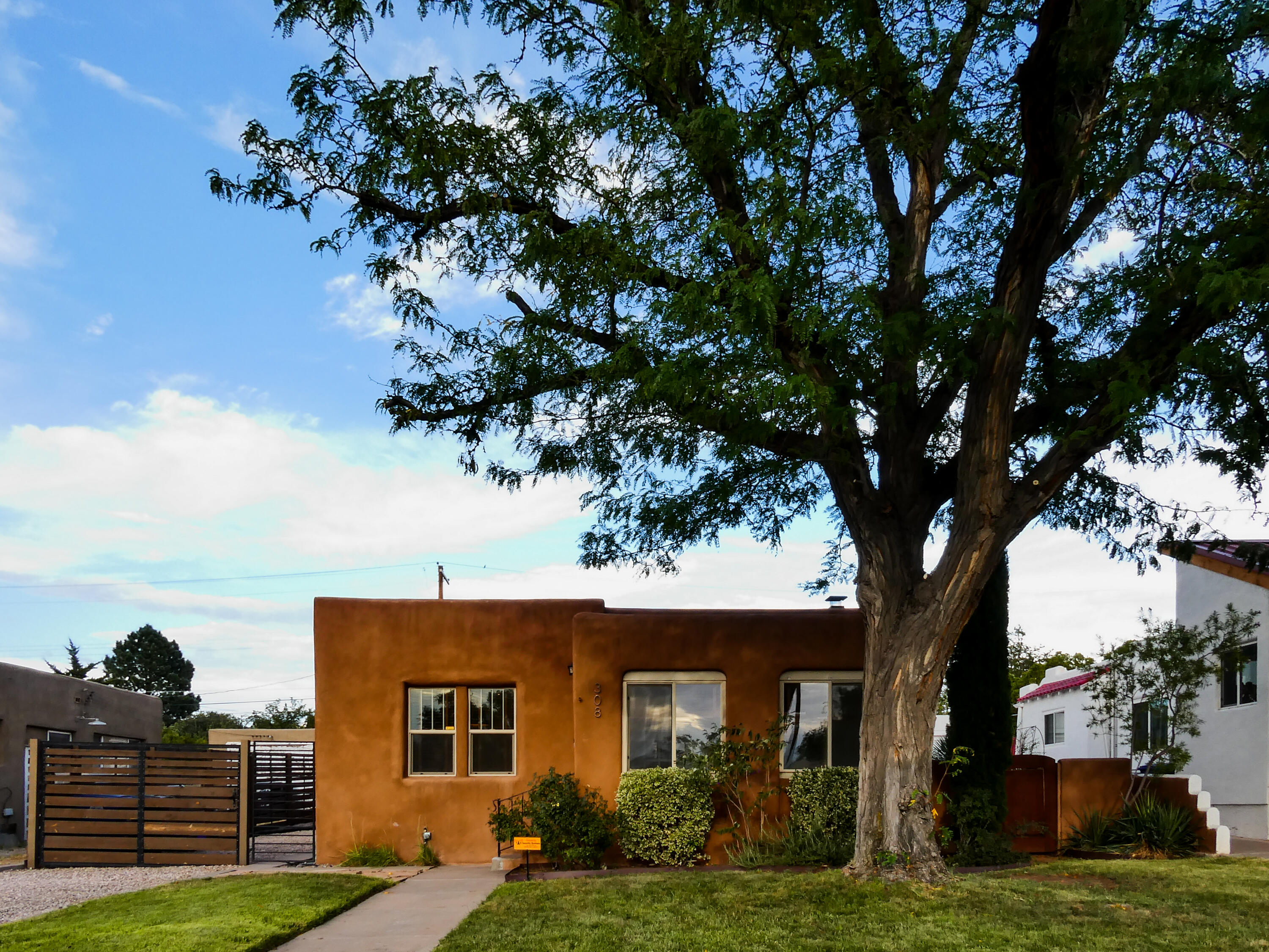 Photo 11 — 308 Dartmouth Drive SE