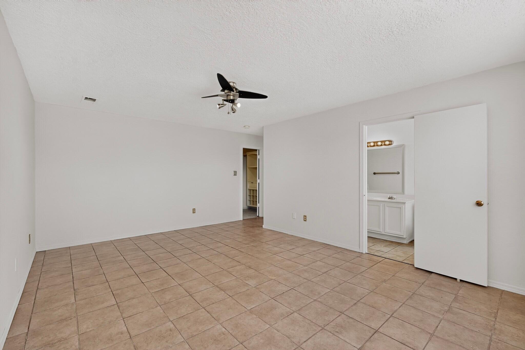 Photo 12 — 928 Tanager Drive SW
