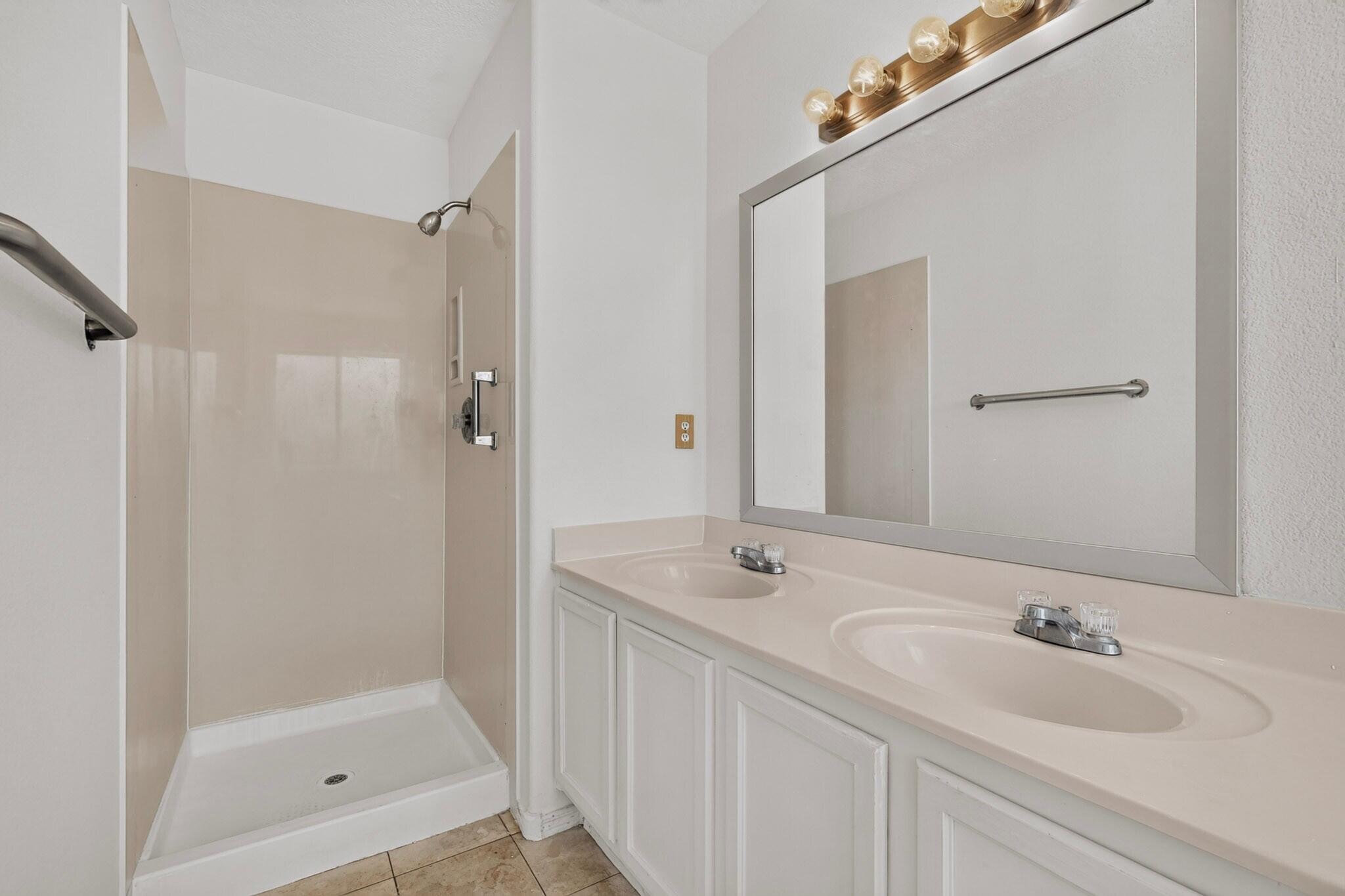 Photo 13 — 928 Tanager Drive SW