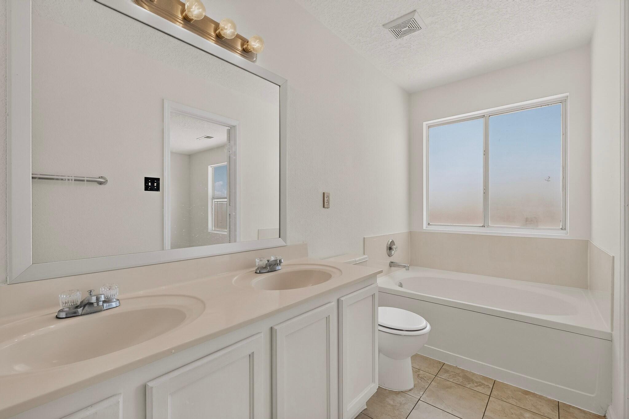 Photo 14 — 928 Tanager Drive SW
