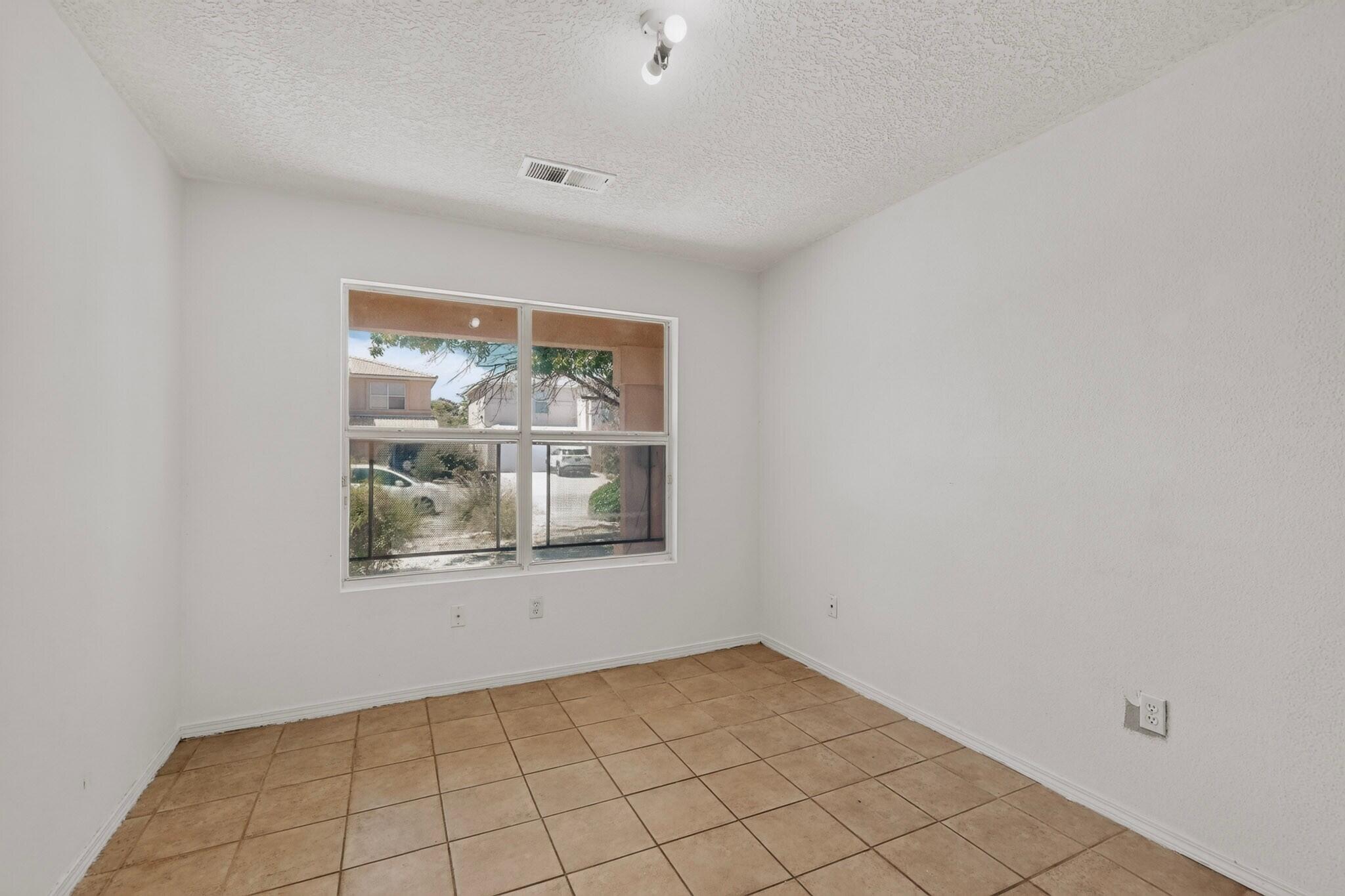 Photo 15 — 928 Tanager Drive SW